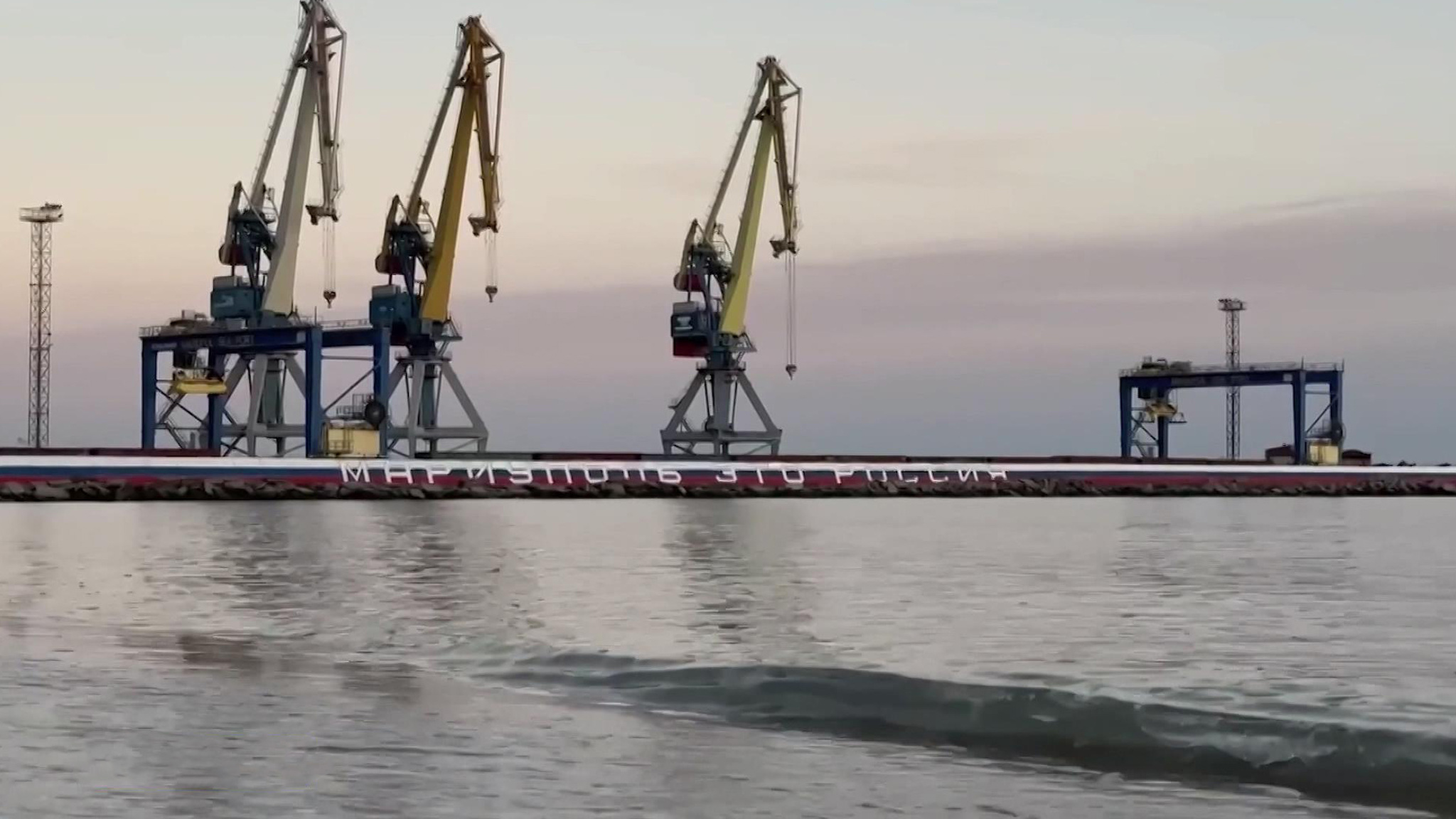 Как восстанавливают крупнейший город на берегу Азовского моря