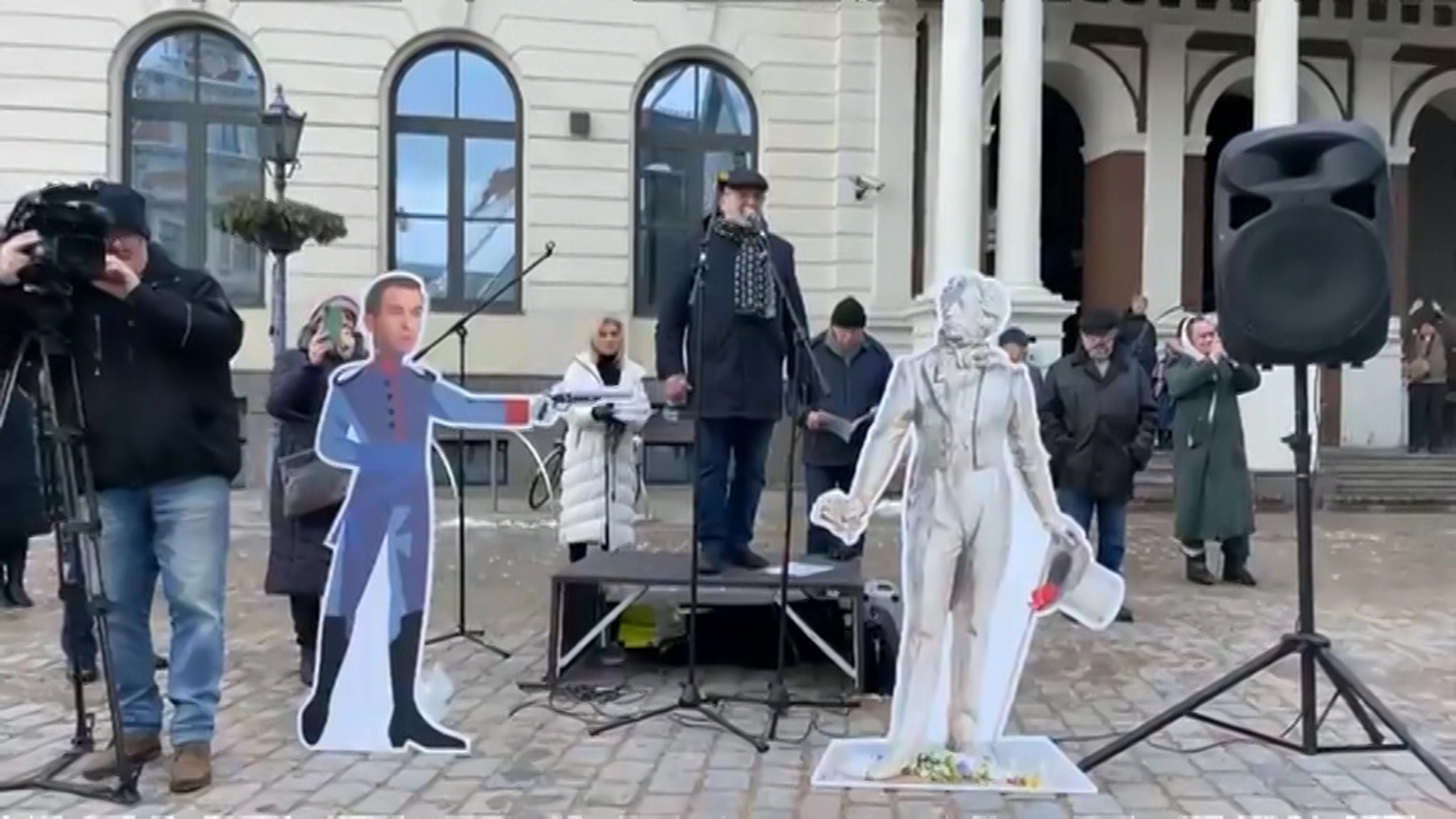 Мэра Риги поставили стрелять в Пушкина вместо Дантеса