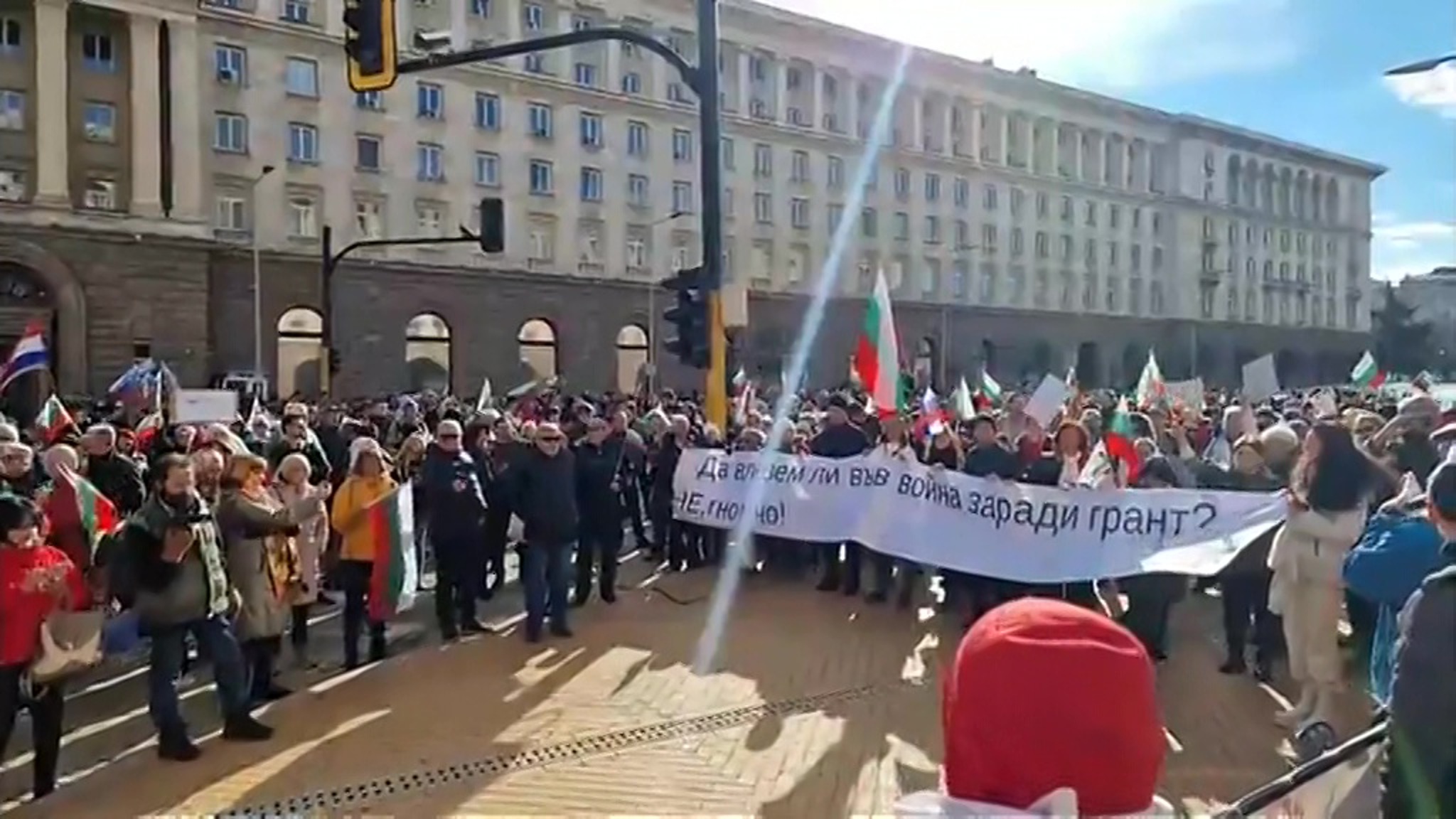 Жители Болгарии требуют от своих властей нейтралитета