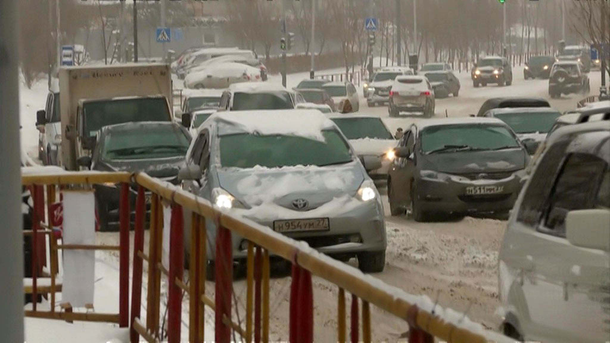 На хабаровских трассах образовались гигантские пробки