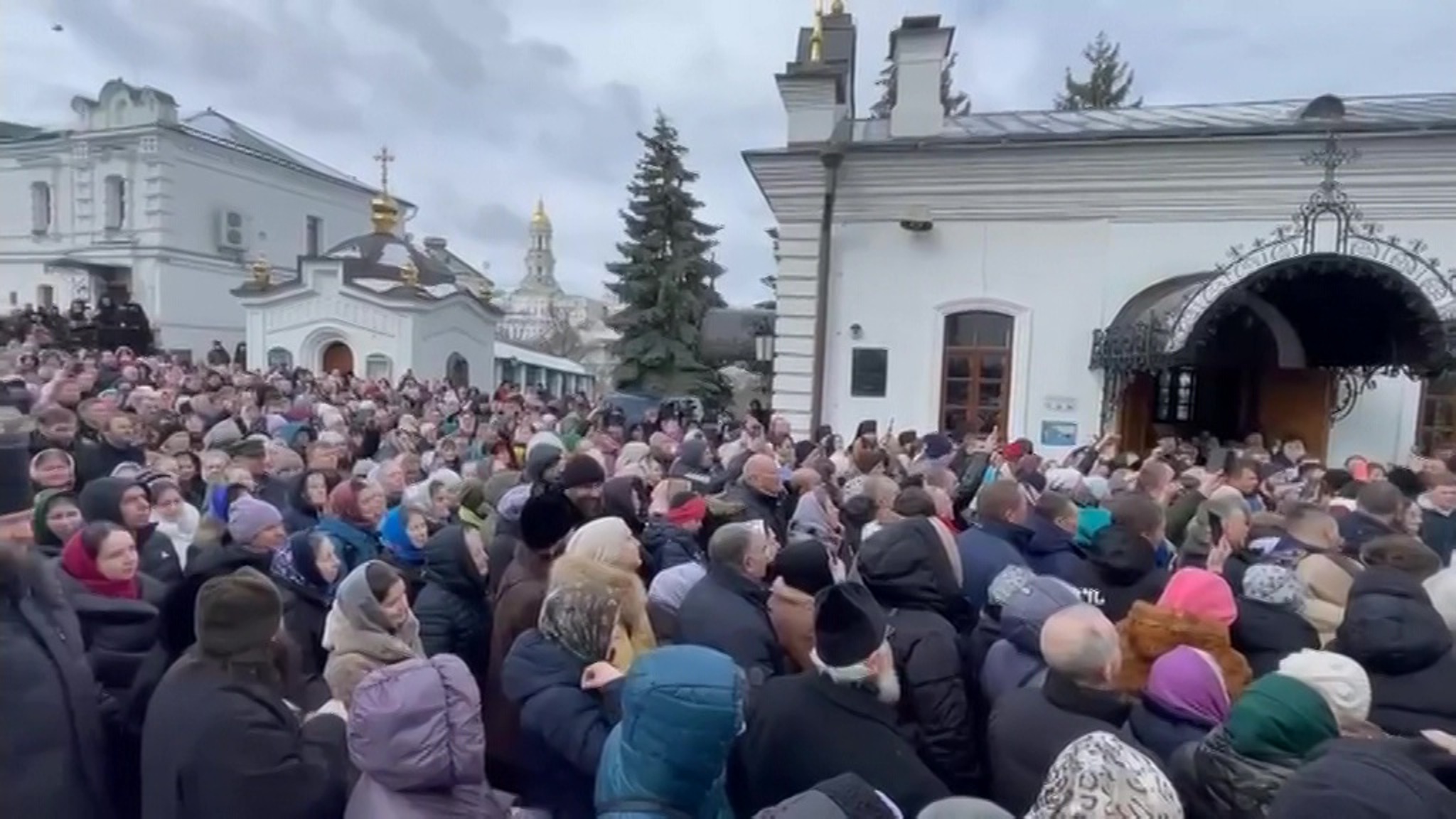 Зеленский считает преследование монахов "укреплением духовной независимости"