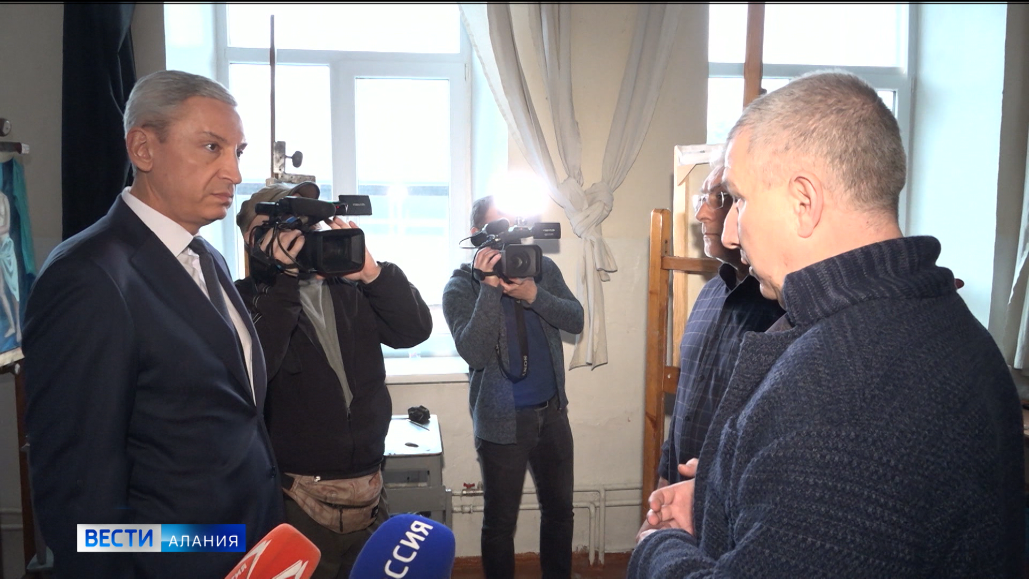 Борис Джанаев посетил Владикавказское художественное училище