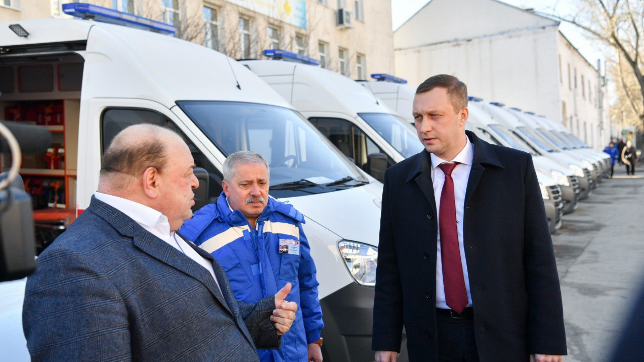 Регион получил 12 новых машин скорой помощи и передвижной диагностический комплекс