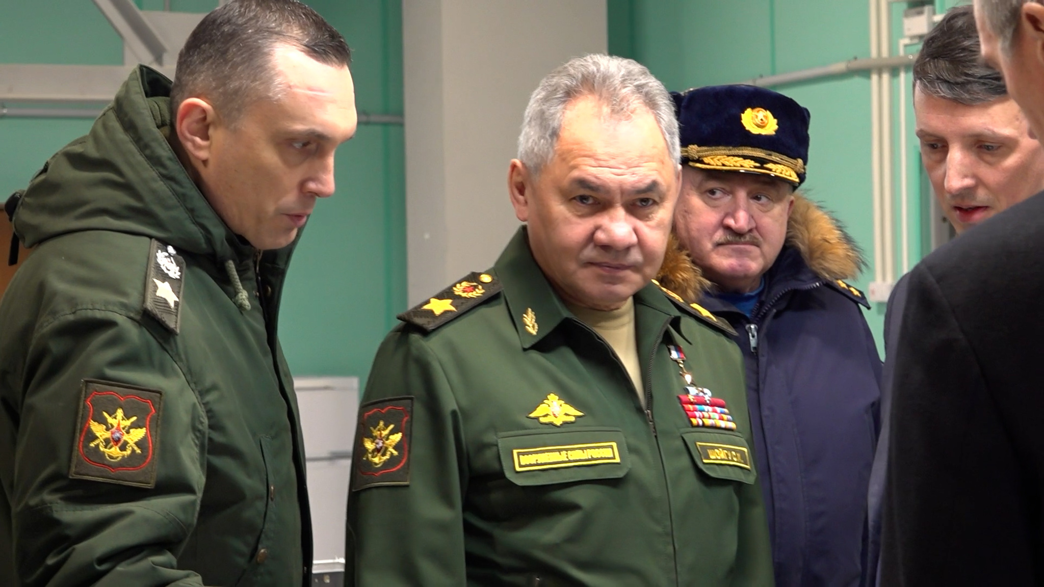 Шойгу поручил увеличить объемы производства ракет