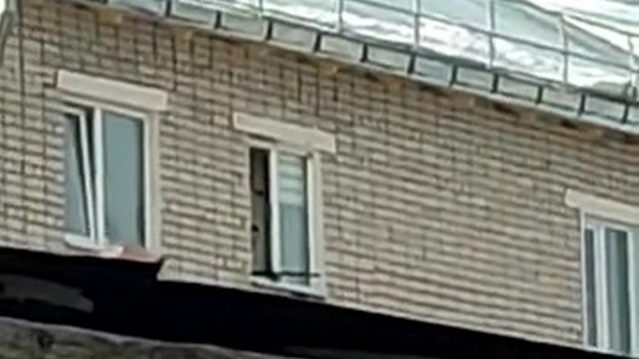 Житель Кировской области открыл стрельбу из окна квартиры