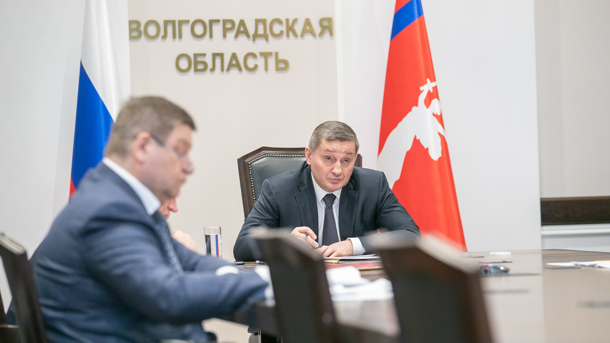 Пожары и паводок под контролем: волгоградский губернатор принял участие в совещании с Владимиром Устиновым