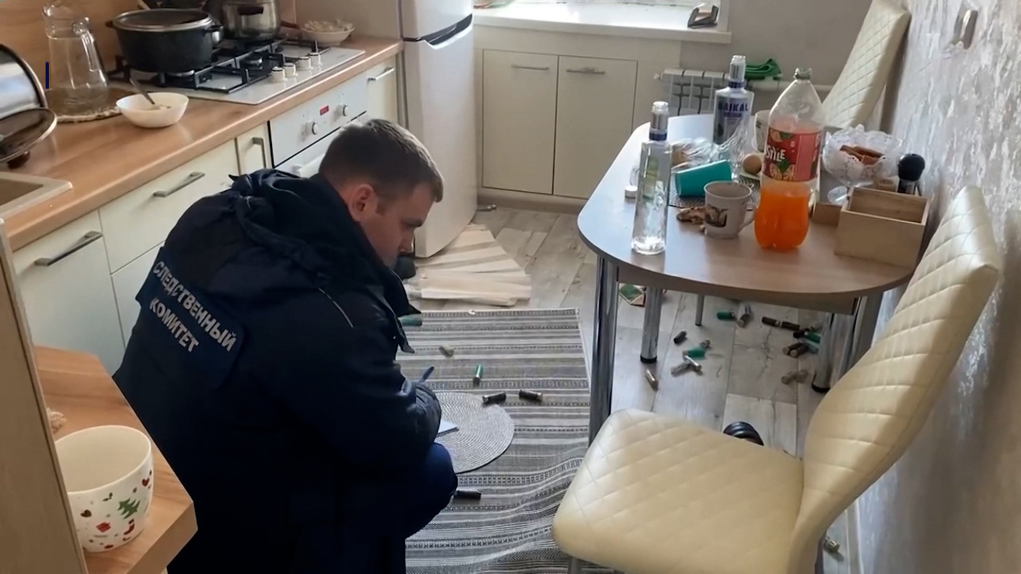Росгвардейцы задержали мужчину, стрелявшего по прохожим из окна