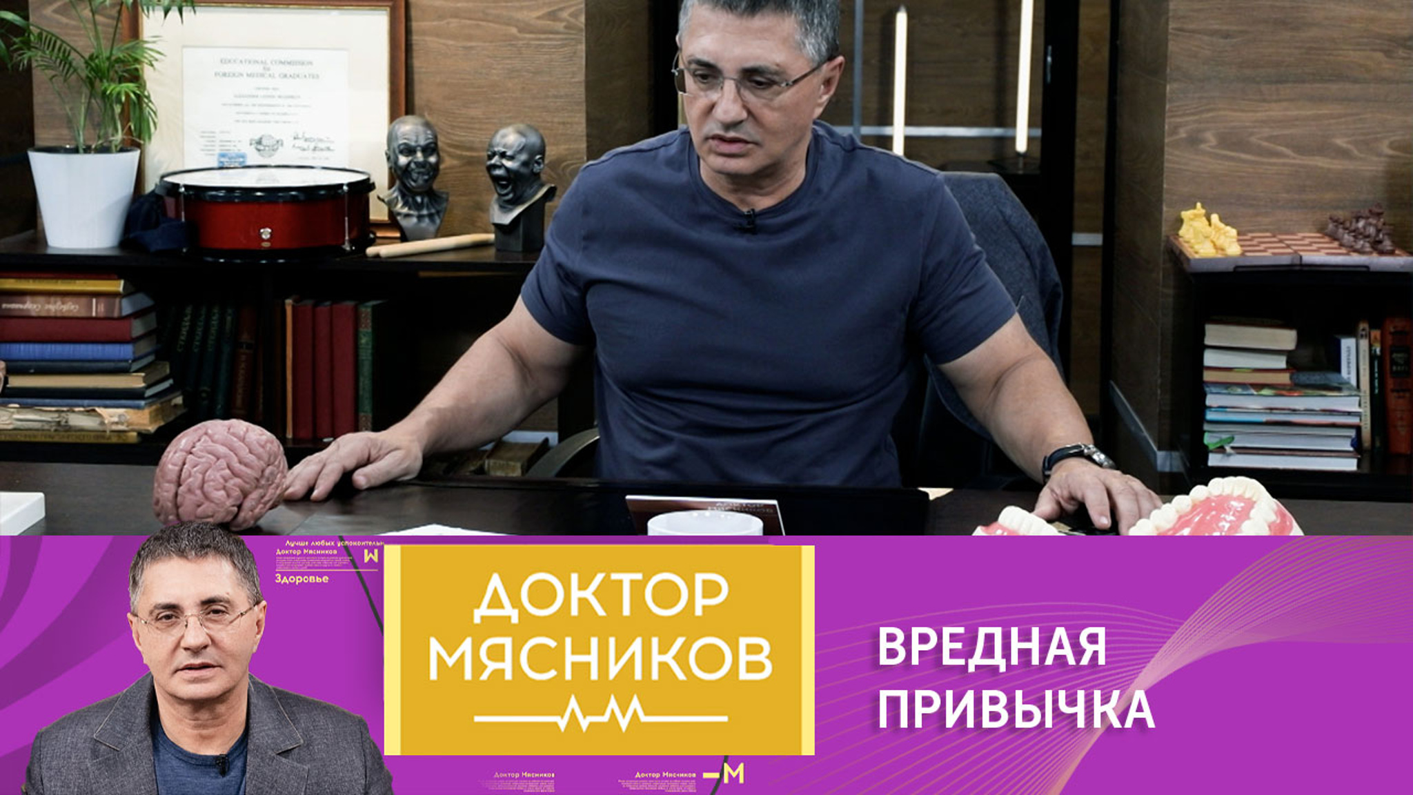 Врач ответил, почему детям во время еды нельзя давать гаджеты