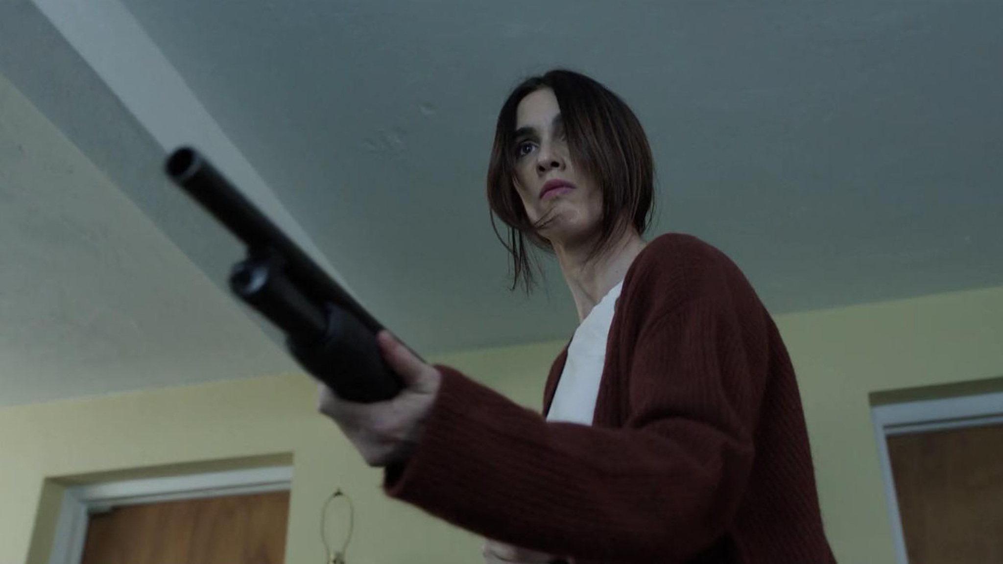 Зрители смотрят и обсуждают криминальный сериал "Калейдоскоп"