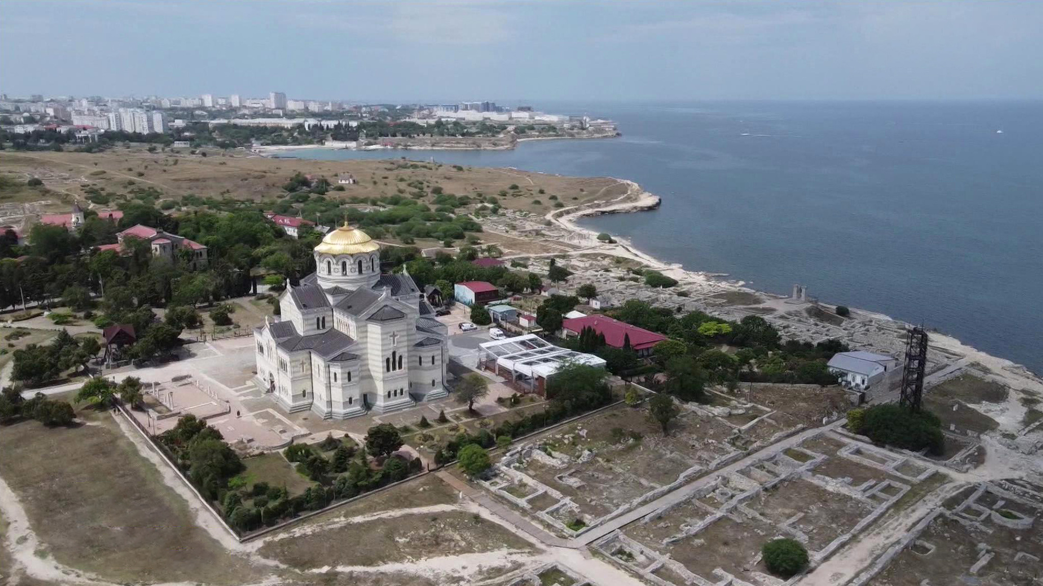 Владимир Путин приехал в Крым в годовщину воссоединения
