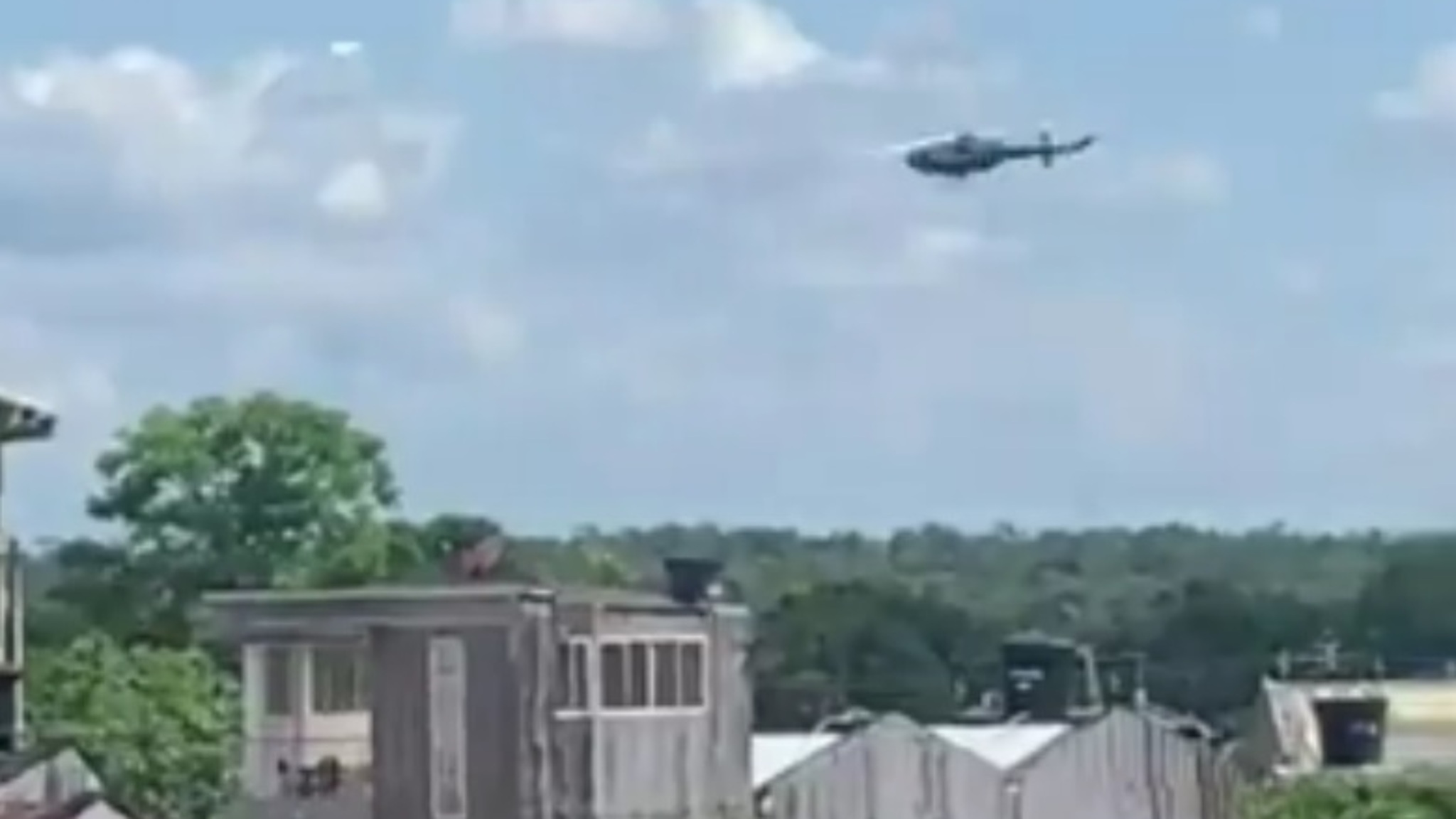 Крушение военного вертолета в Колумбии сняли очевидцы