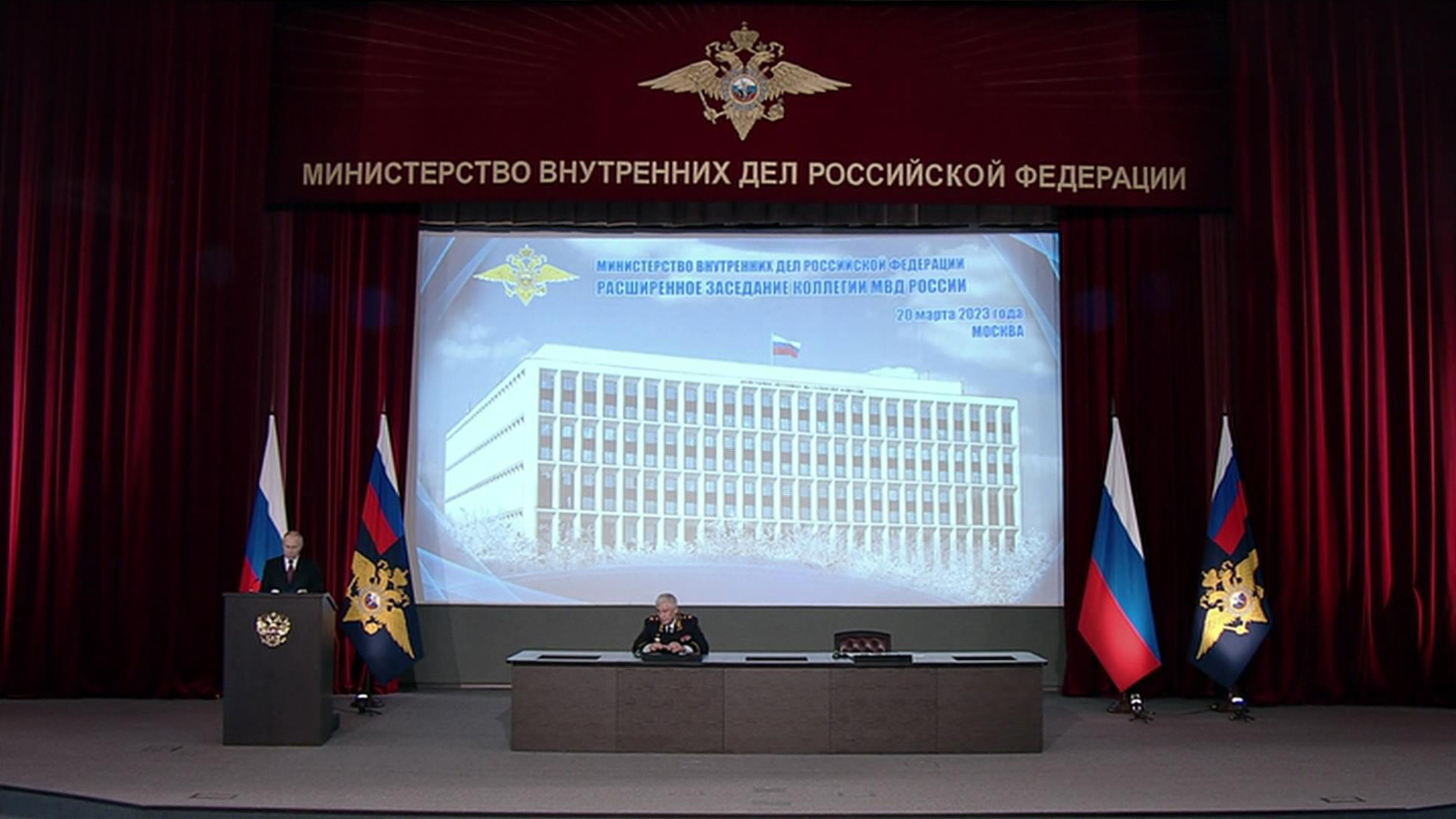 Путин ждет предложений по дальнейшему развитию миграционной политики