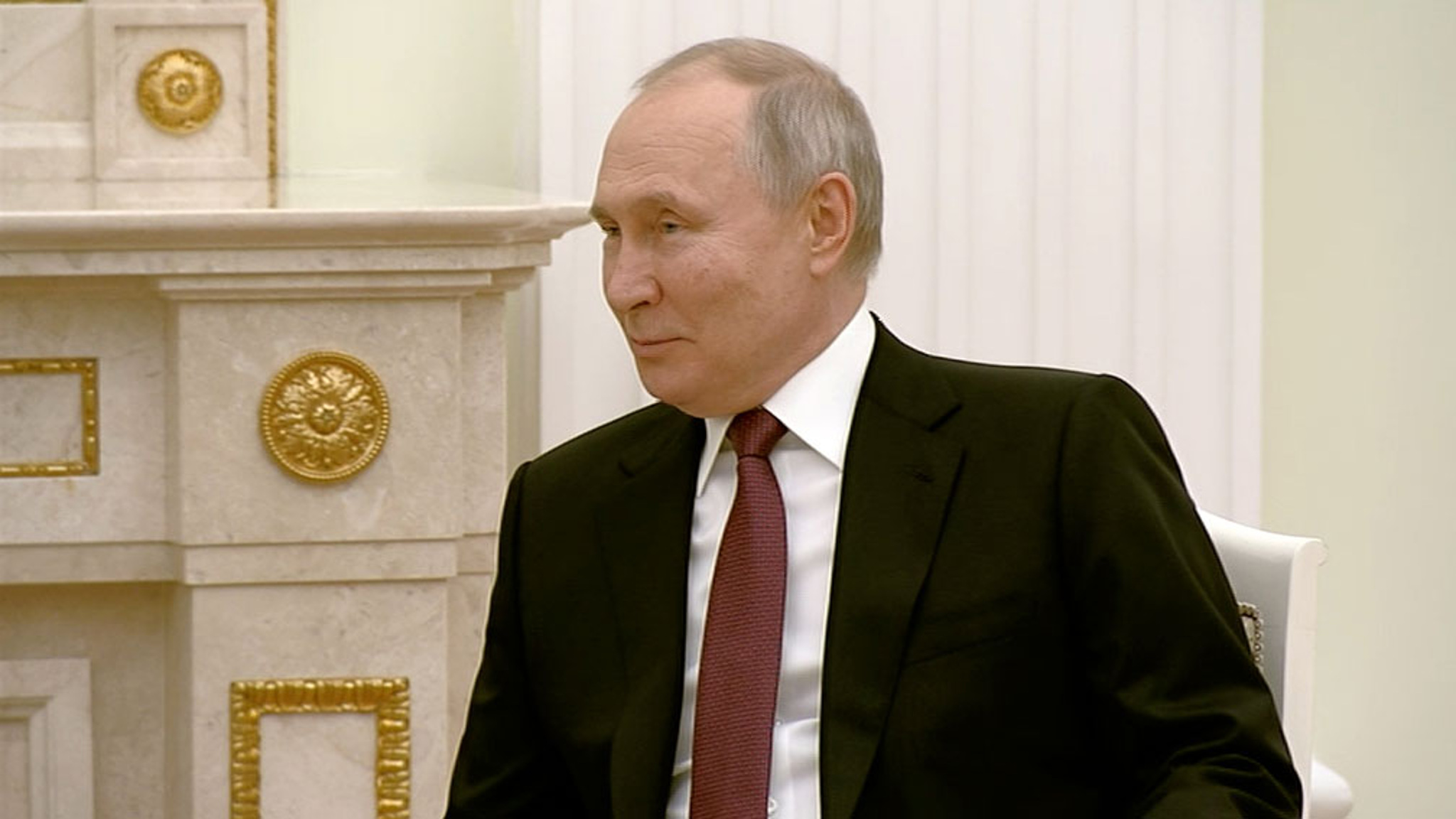 "Немножко завидуем". Путин встретился с Си