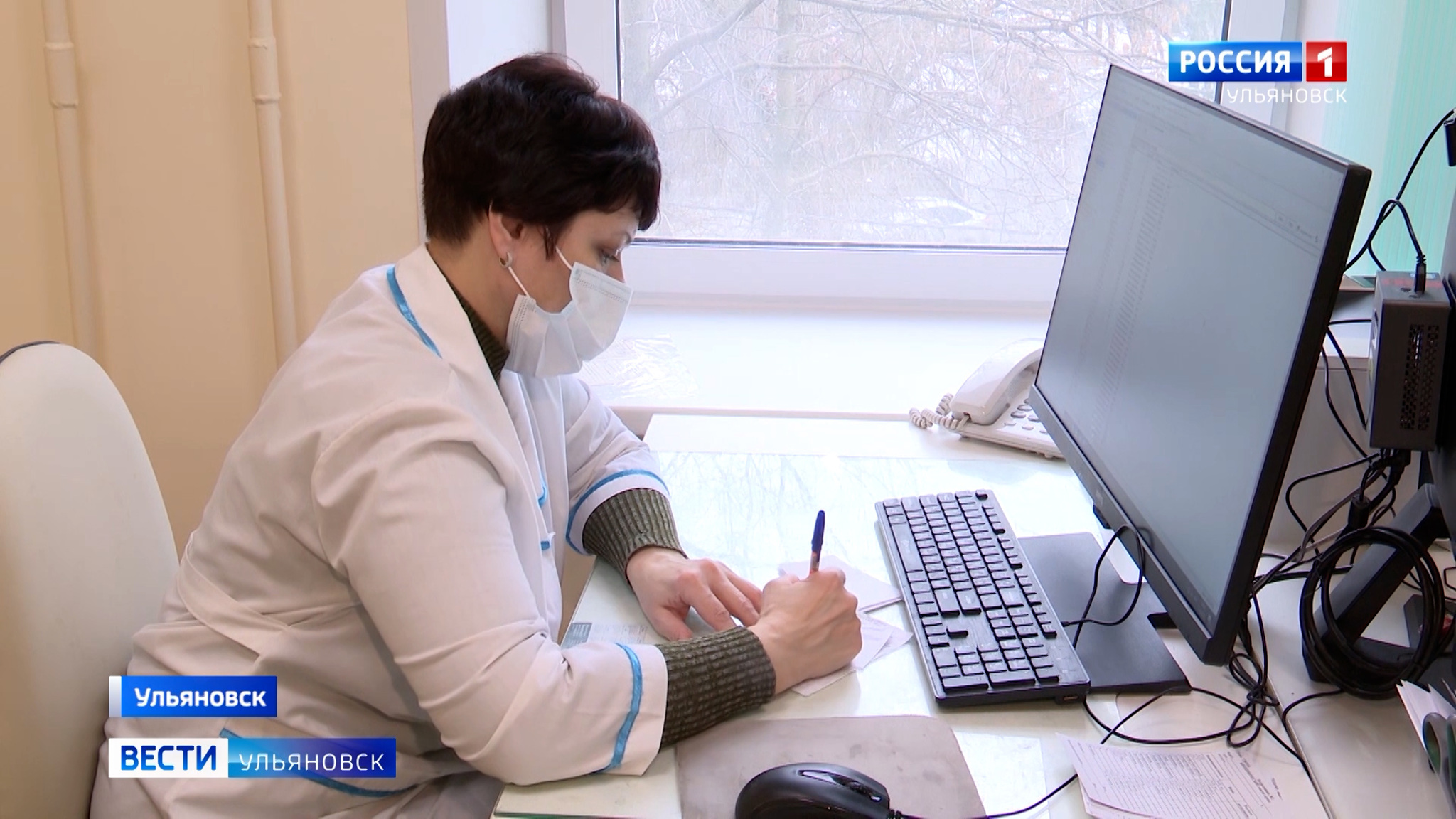Почти шесть с половиной тысяч медицинских работников региона получили дополнительные выплаты