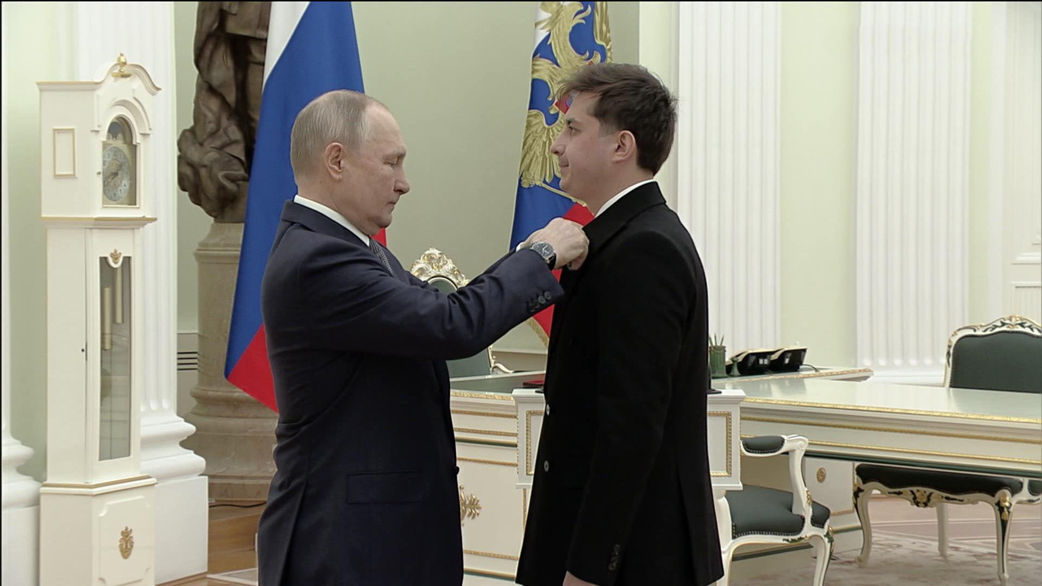 Владимир Путин вручил премии в области литературы и искусства за произведения для детей и юношества