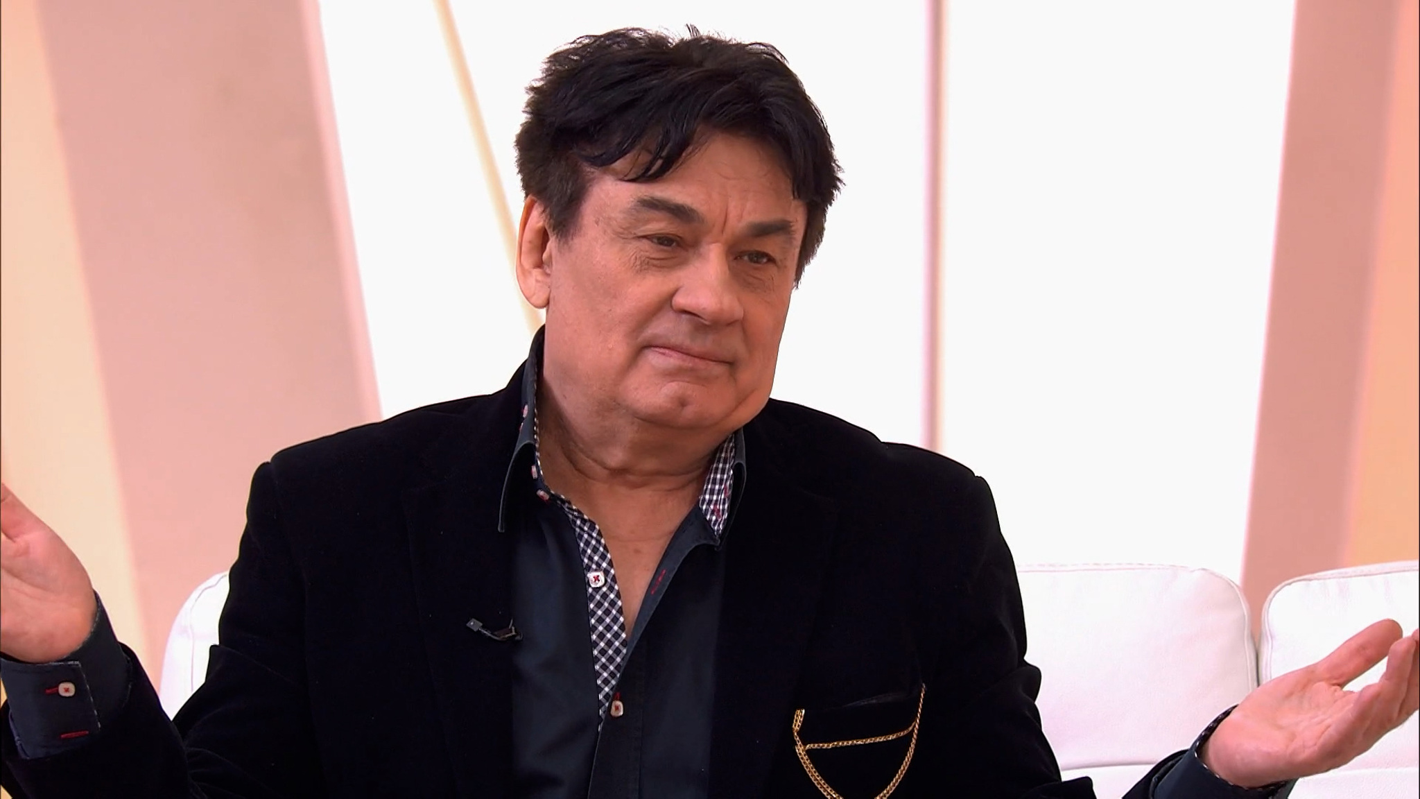 "Она вычеркнута из моей жизни". Певец Александр Серов – о конфликте в семье