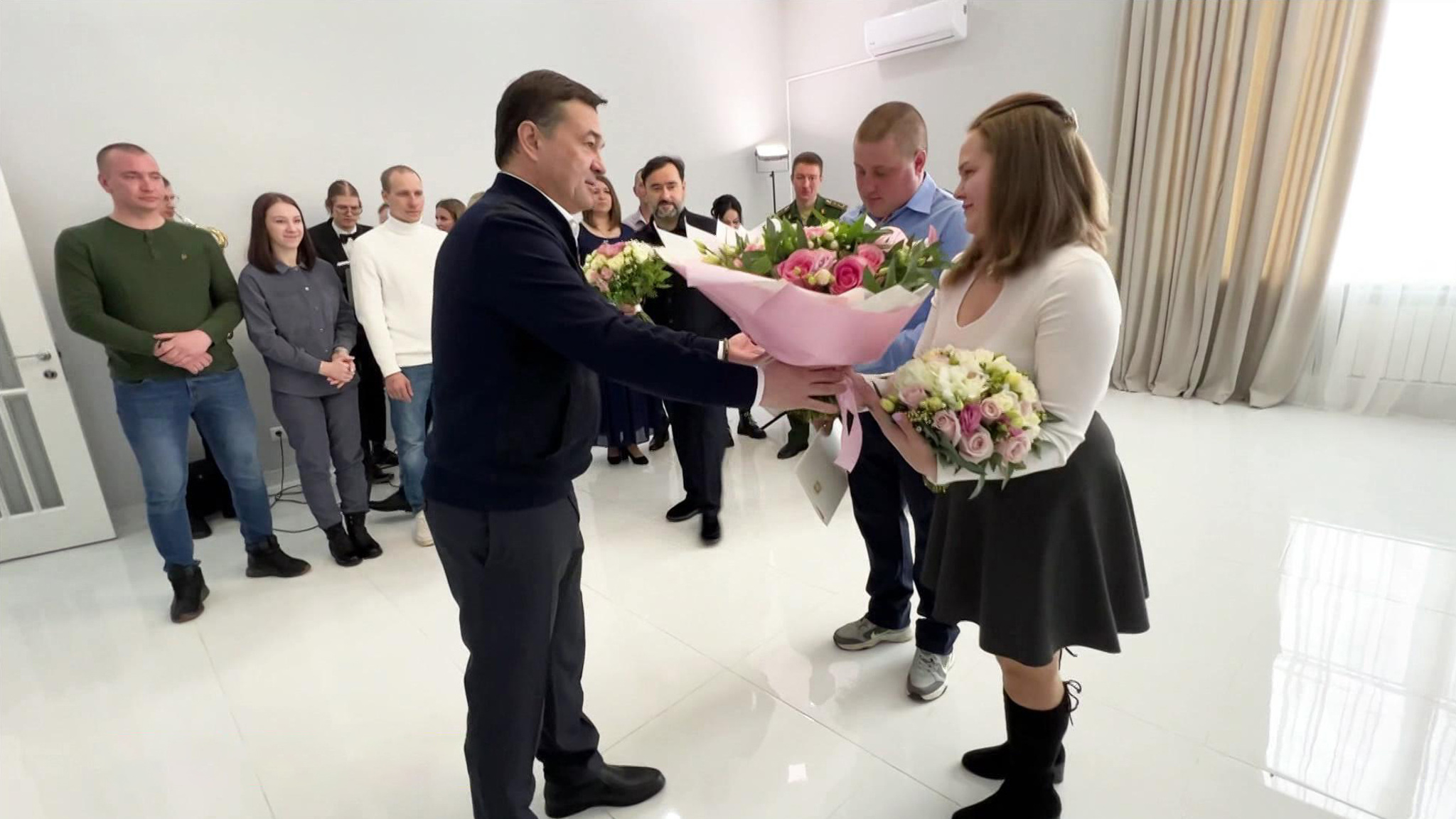 Губернатор Подмосковья побывал на свадьбе бойца, приехавшего из зоны СВО