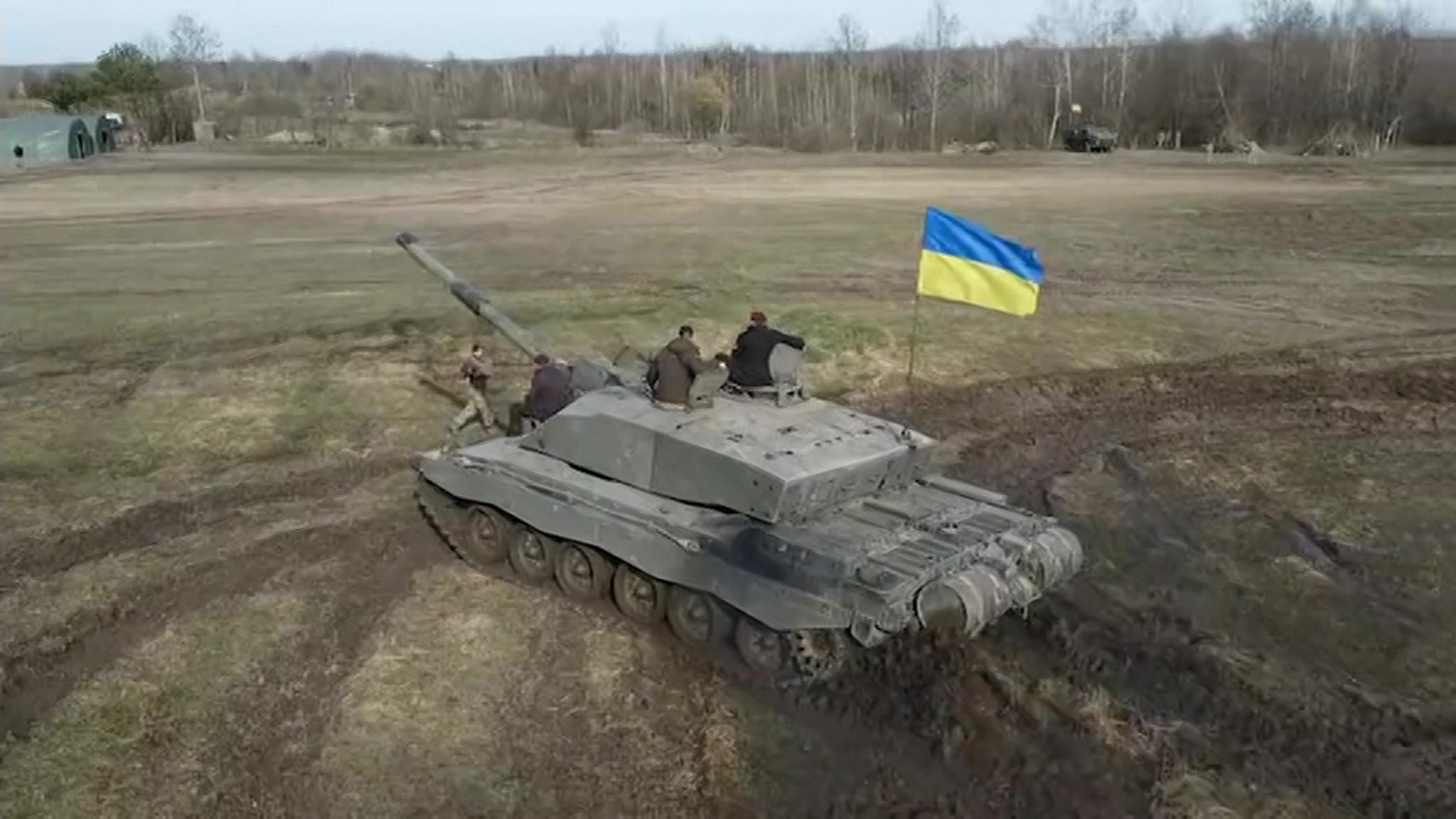На Украину продолжает прибывать военная техника