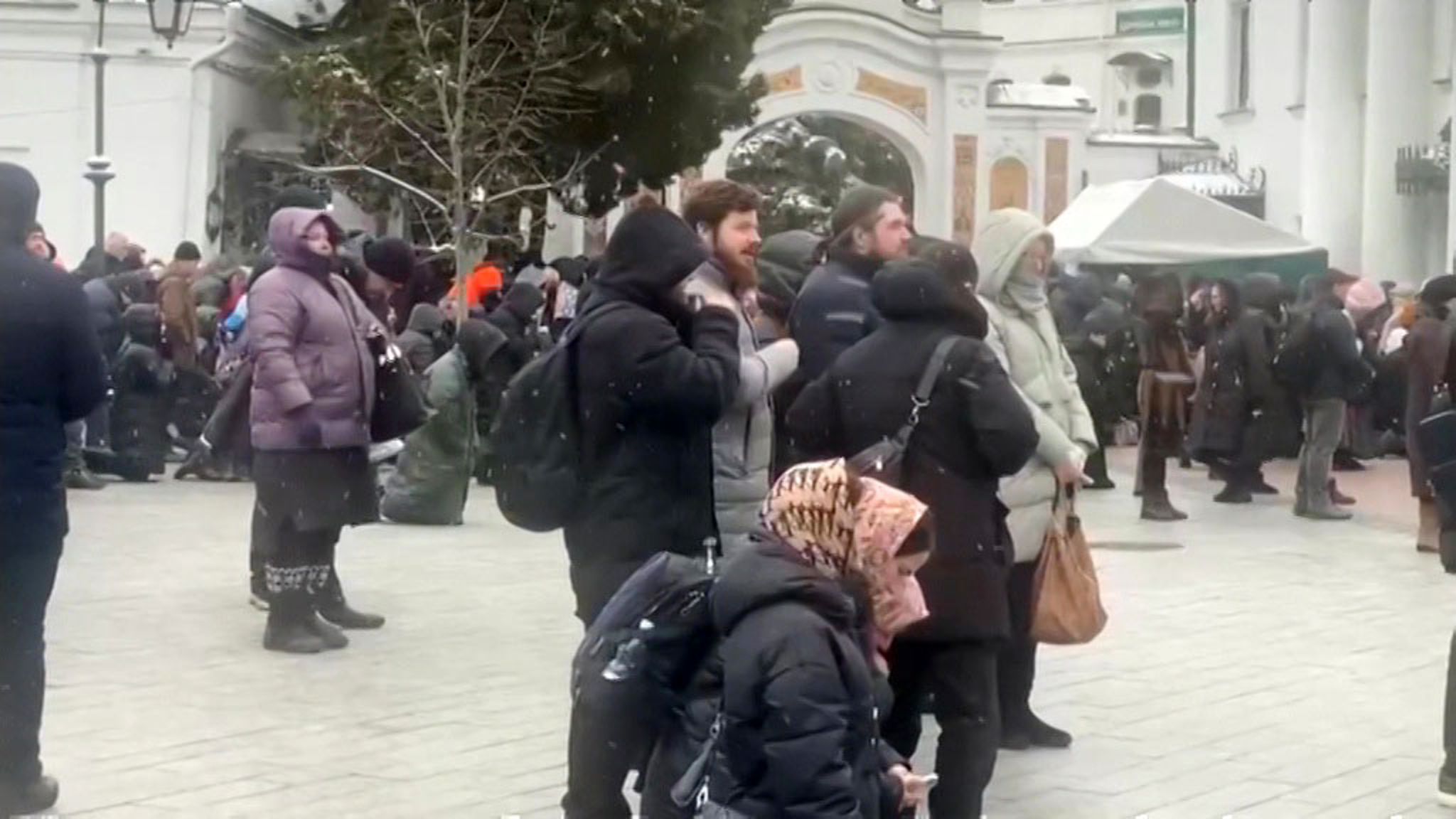 К Киево-Печерской лавре пришел чемпион мира по боксу Александр Усик
