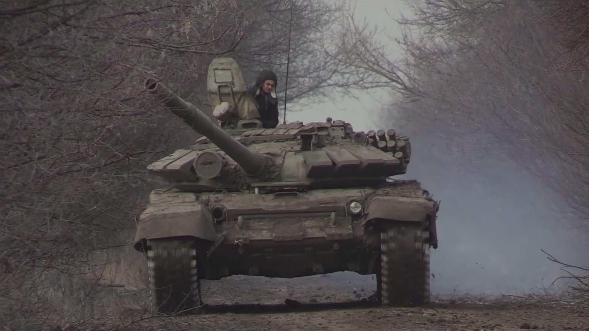 Наши военные не дают врагу закрепиться