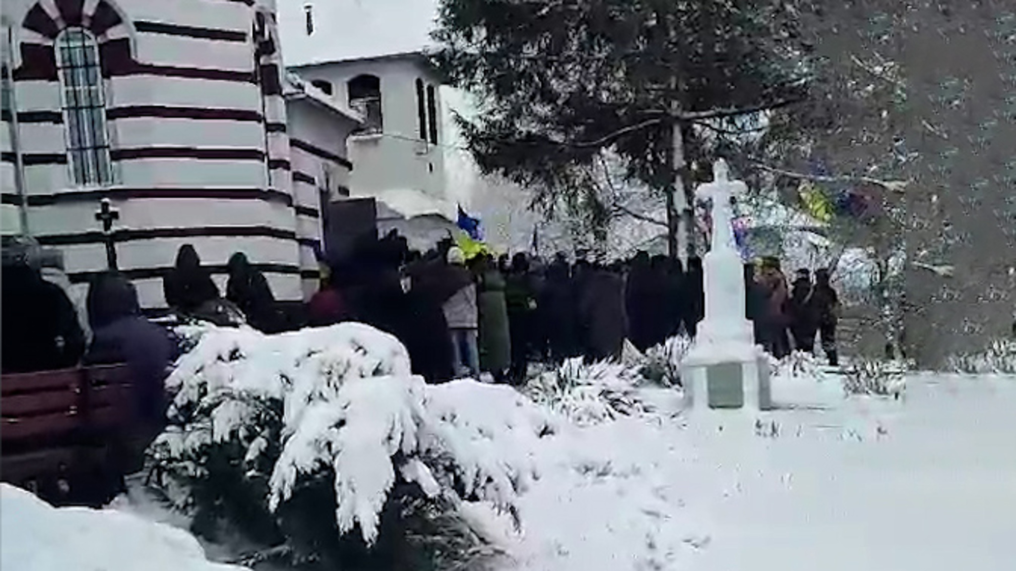 Сторонники ПЦУ пытаются захватить храм в Черновицкой области