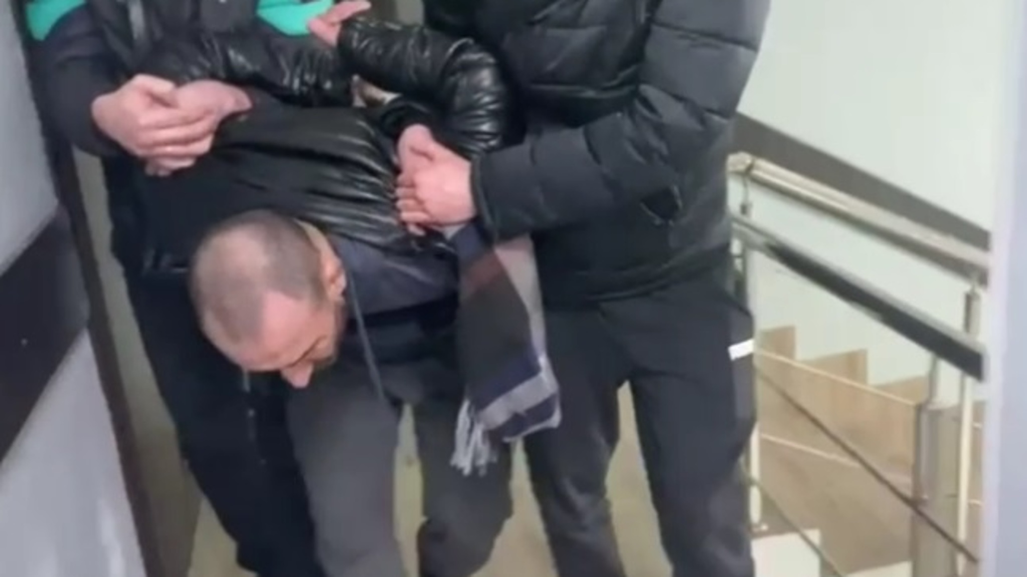 Полиция показала кадры задержания оскорбившего религию оппонента водителя