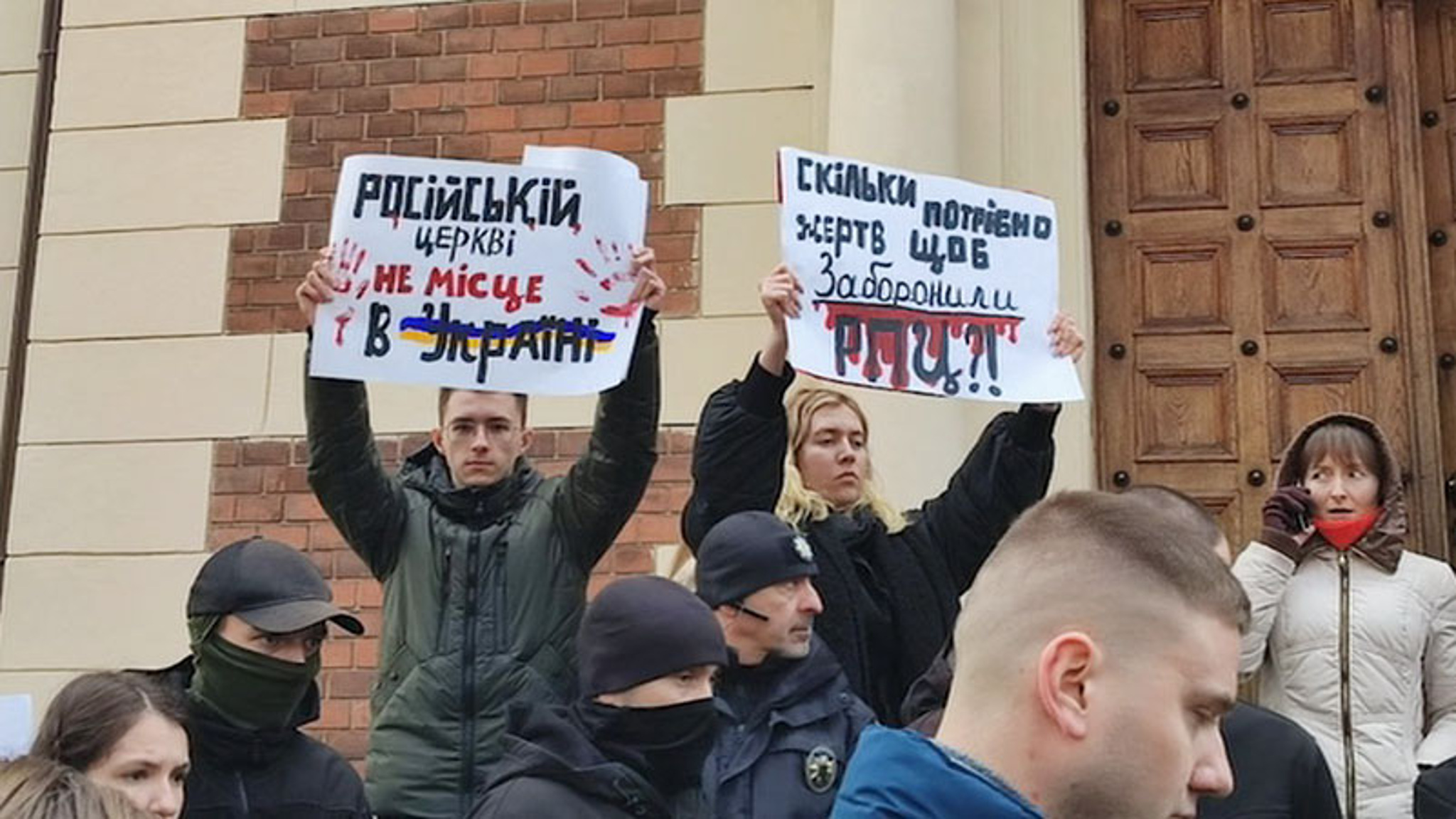 Раскольники захватили несколько храмов канонической УПЦ