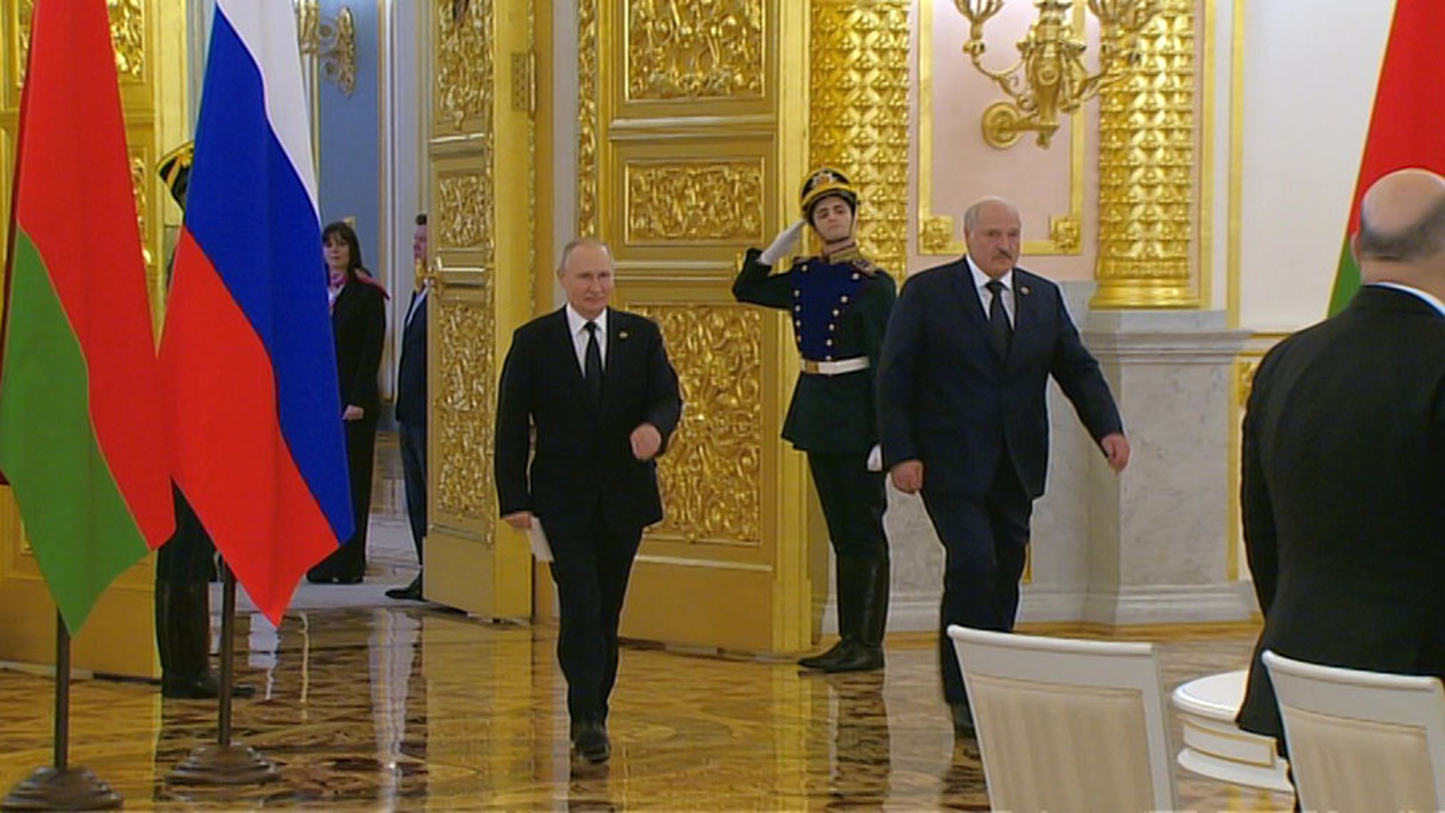 Лукашенко поблагодарил Путина за прием "расширенной компании"