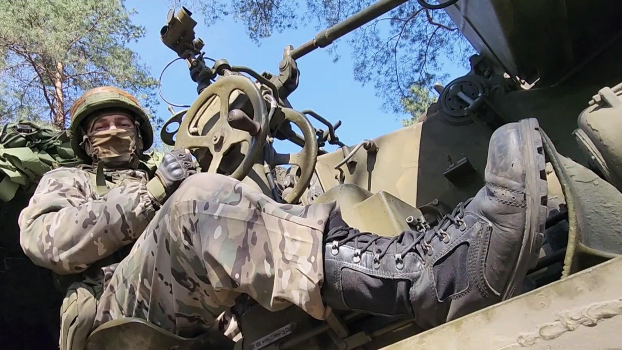 В отличие от украинских командиров наши в тылу не отсиживаются