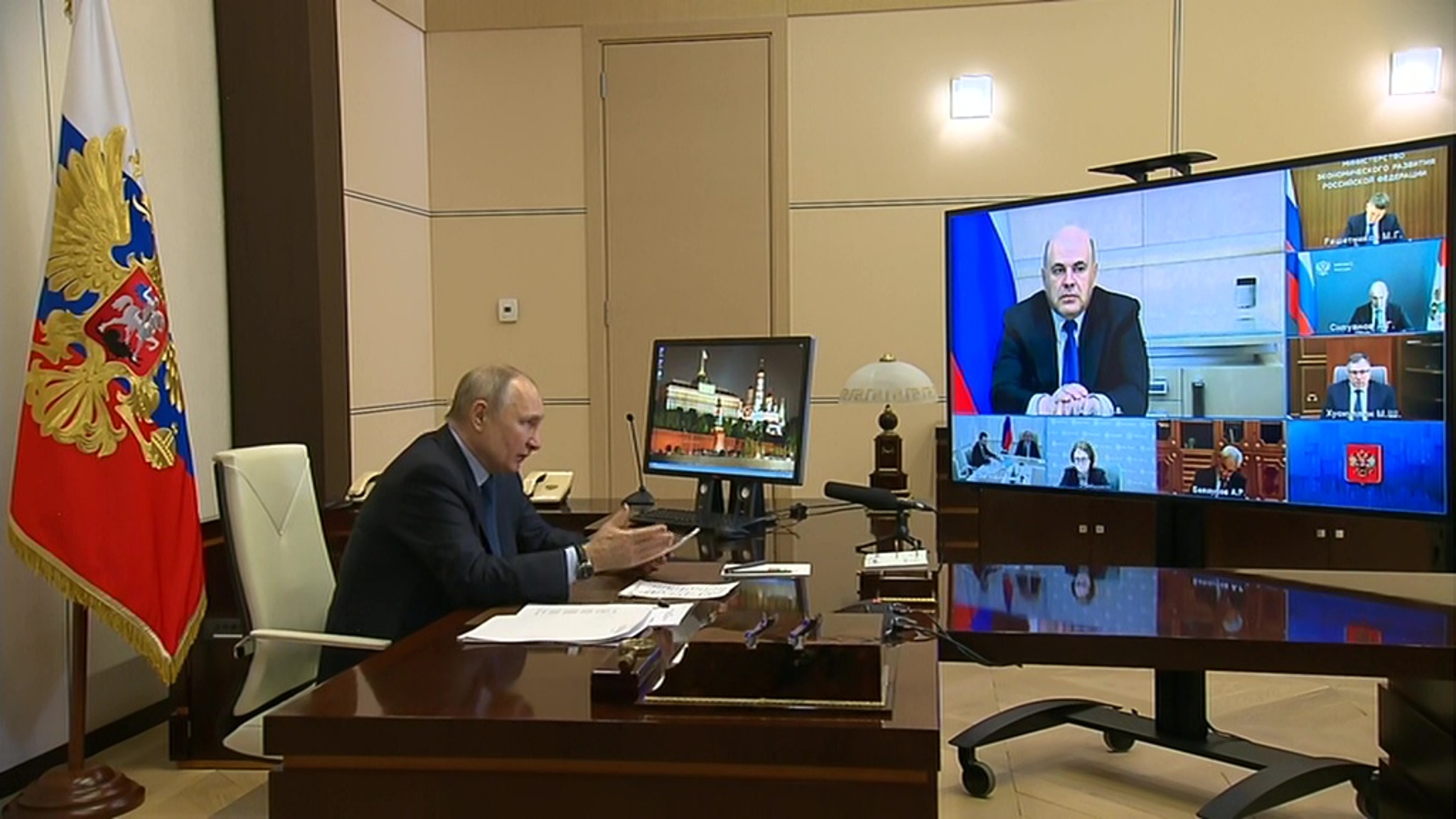 Владимир Путин провел экономическое совещание с кабмином