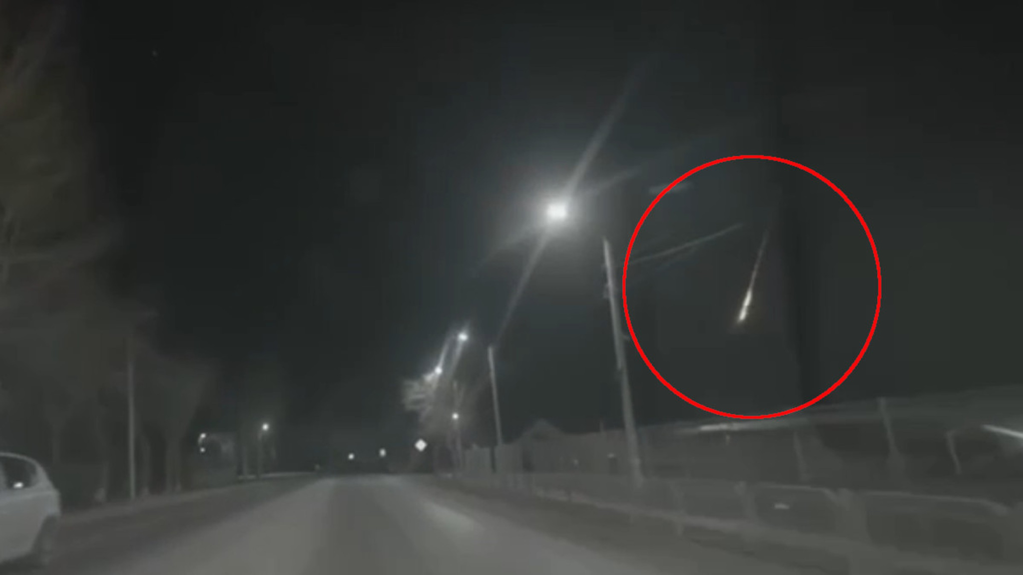 Очевидцы сняли падение неизвестного объекта под Екатеринбургом
