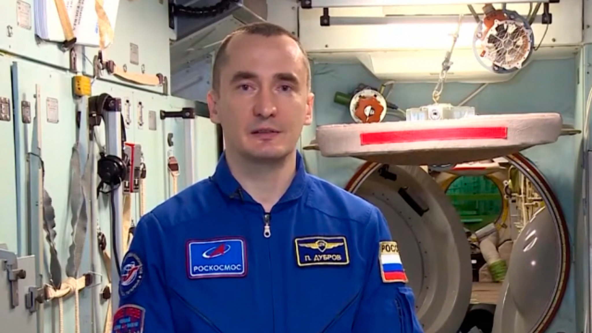 Снимавшийся в "Вызове" космонавт Дубров оценил свой актерский опыт