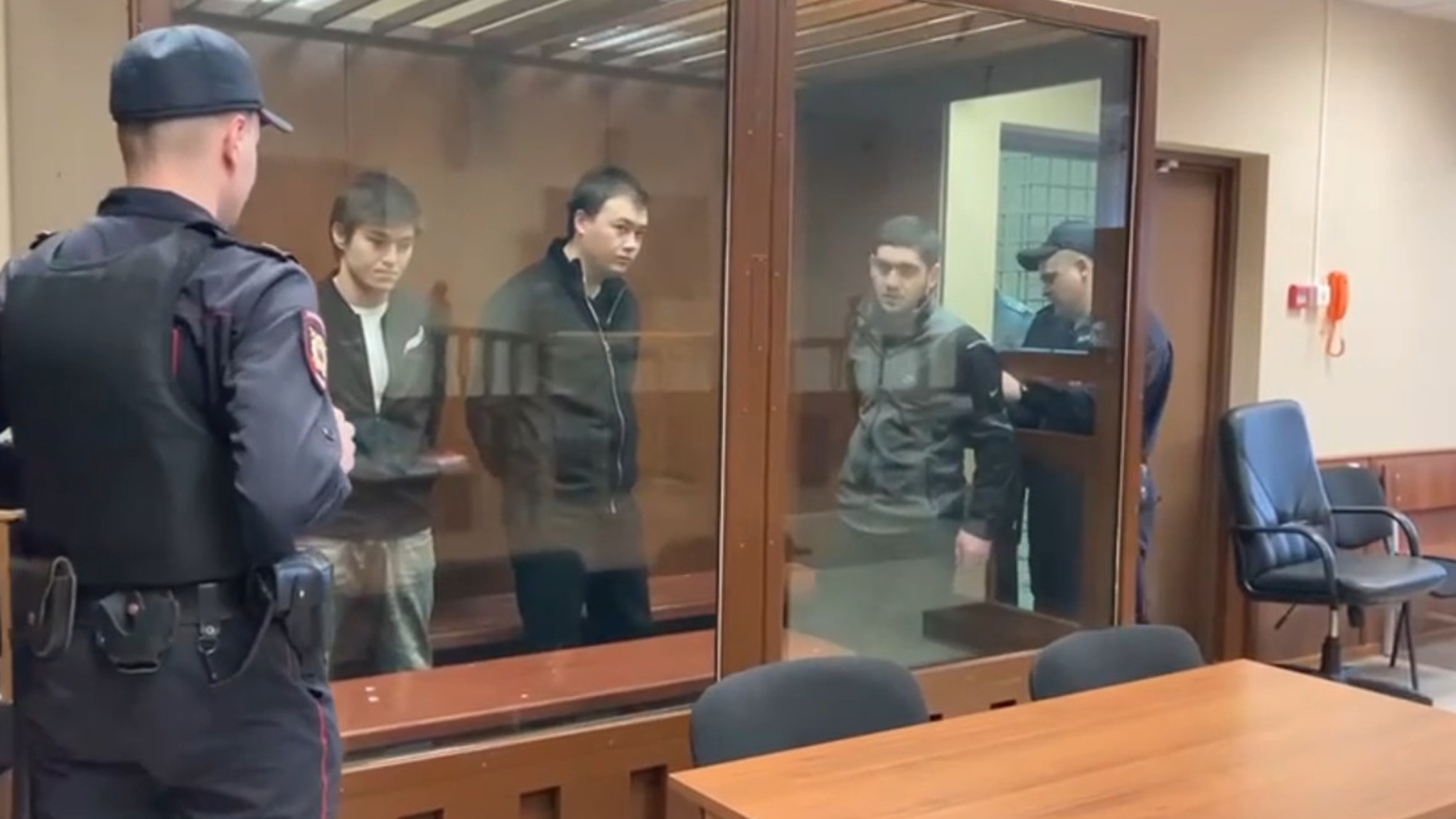 Компания, избившая мужчину с ребенком, отправится в колонию