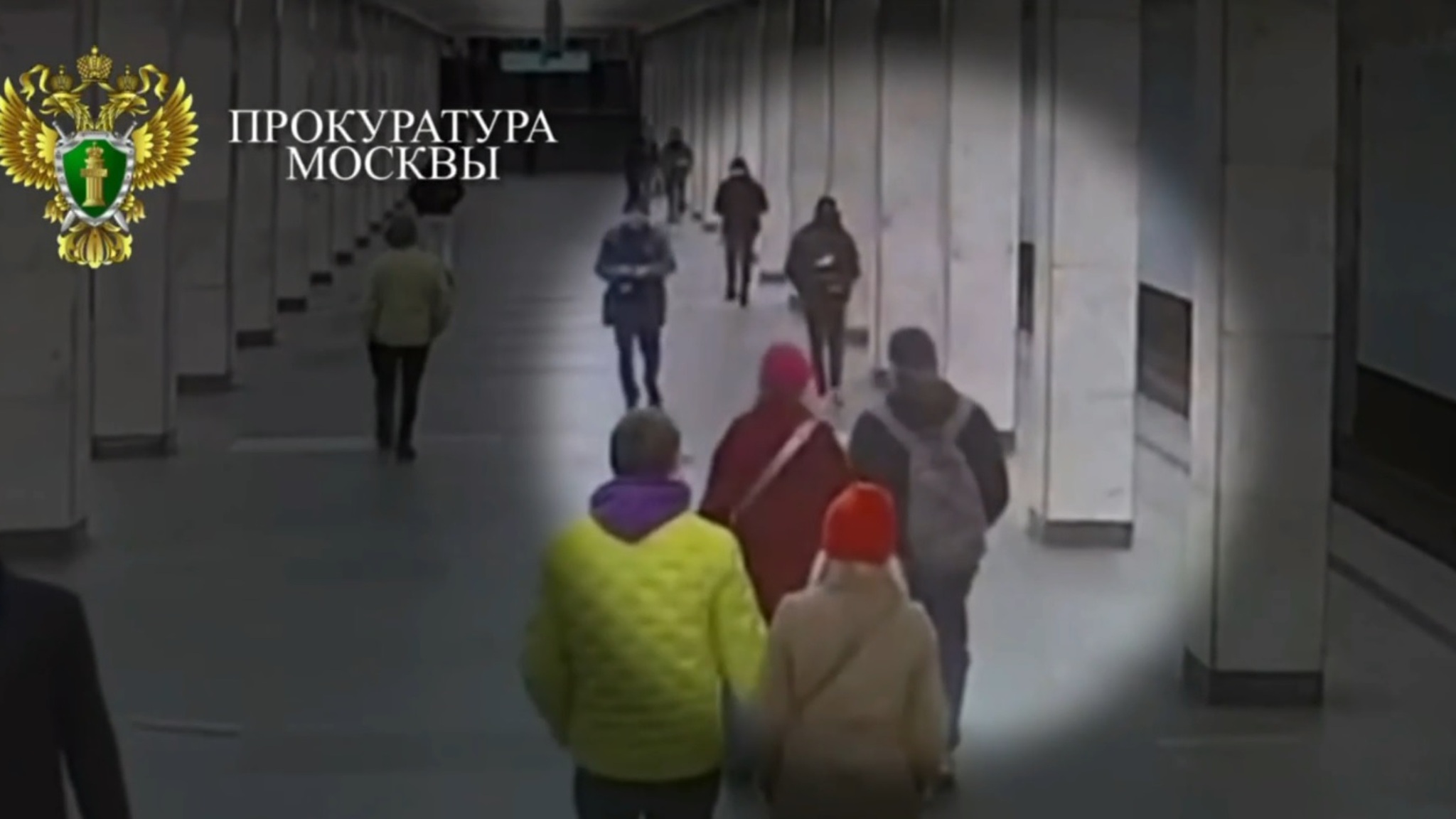 На "Войковской" мужчине отказали в совместном фото, и он схватился за нож