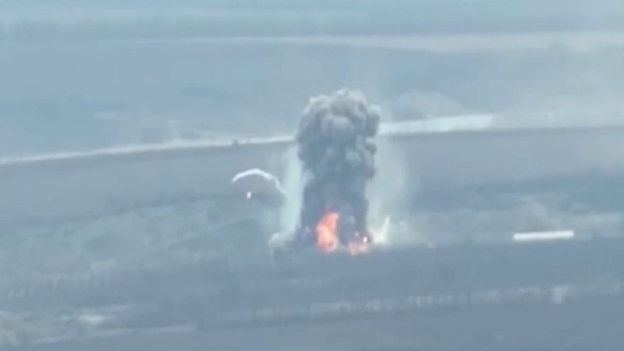 Уничтожение украинского склада с боеприпасами попало на видео