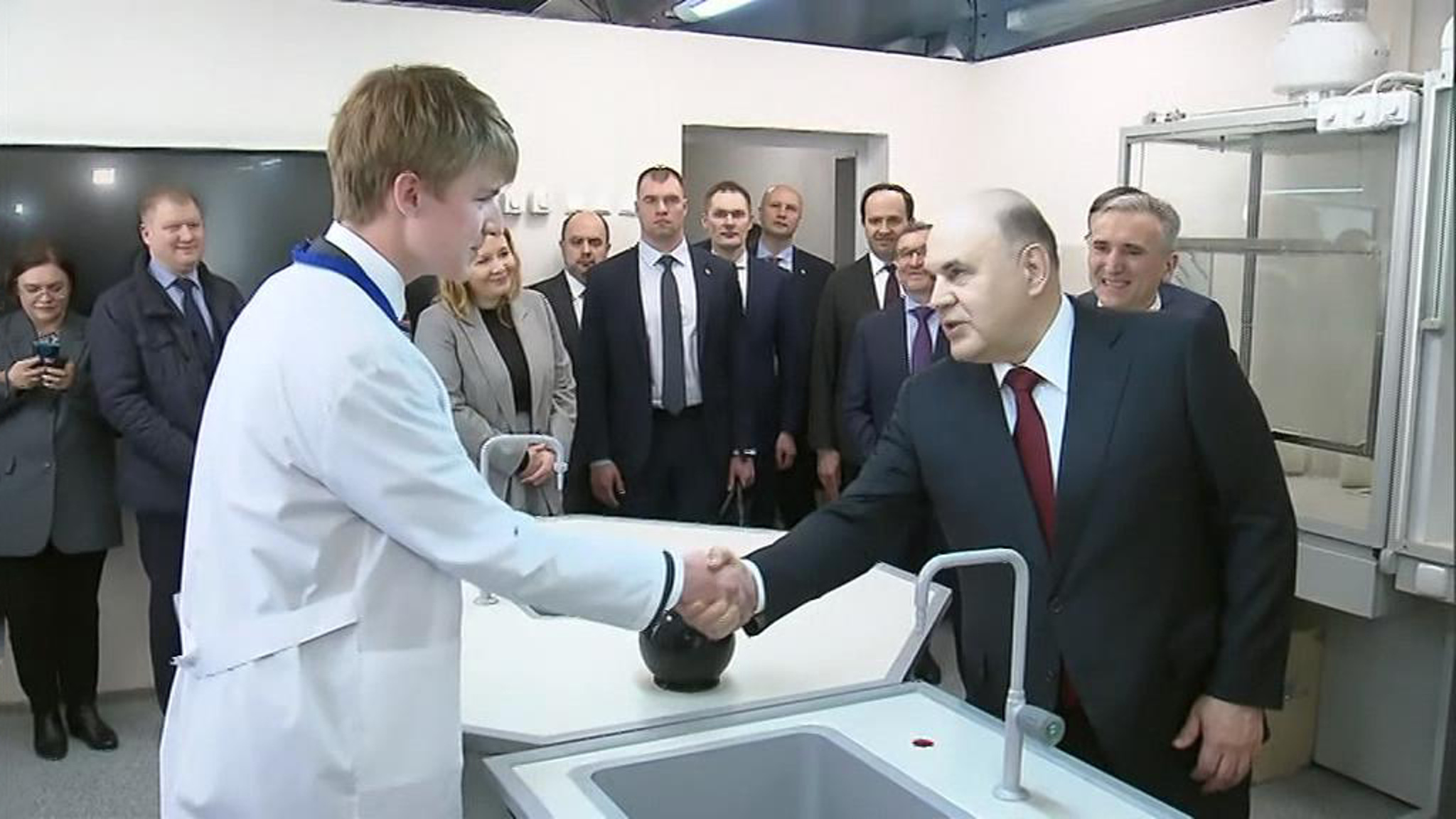 В Тюмени Мишустин посетил монастырь и школу