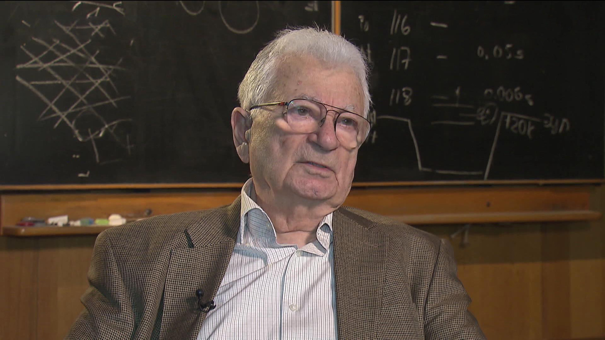 Академику Юрию Оганесяну – 90 лет