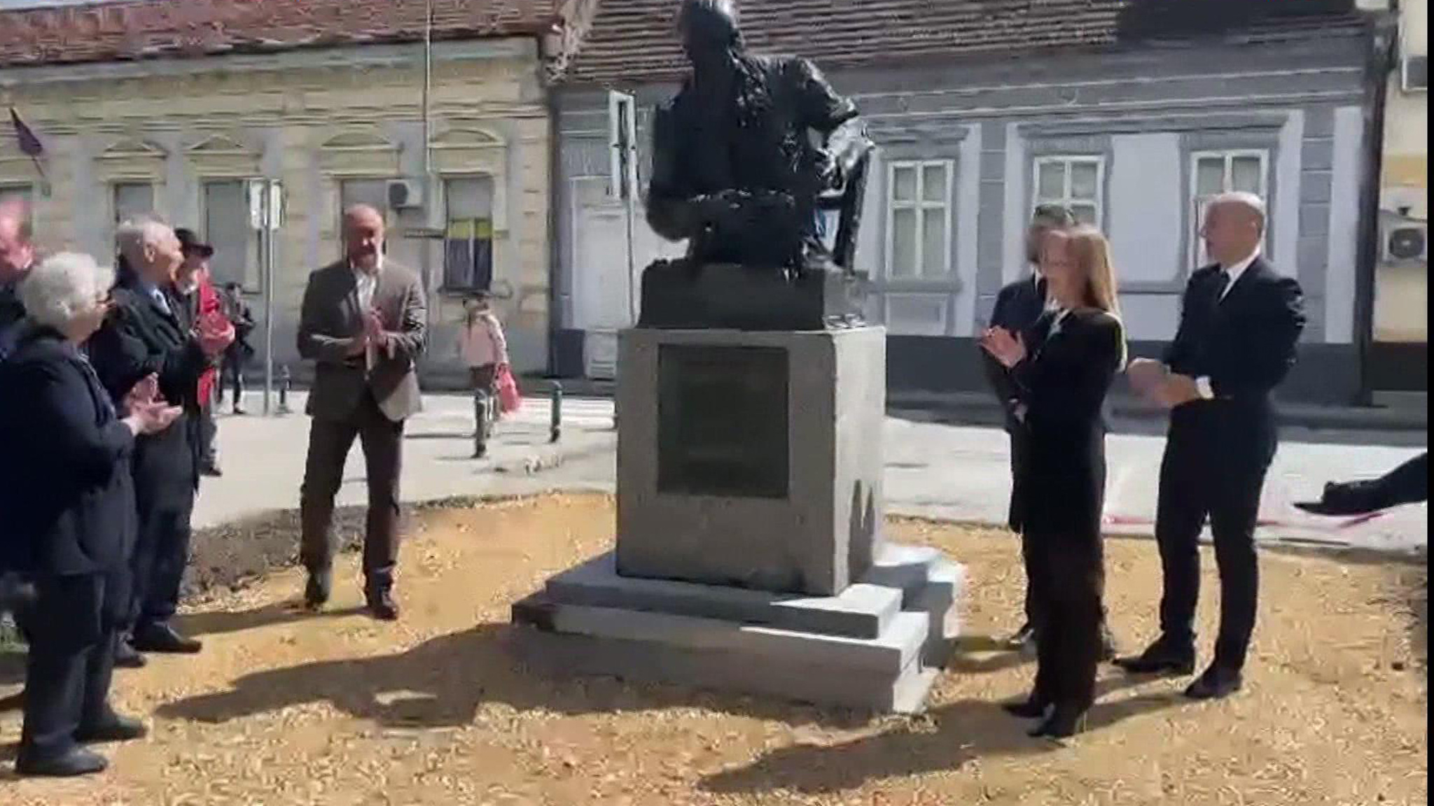В сербском городе Вршаце открыли памятник Никите Толстому