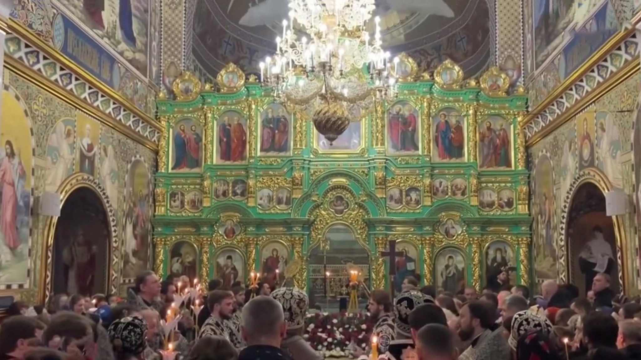 Украинские власти навалились на лавру всей мощью репрессивной машины