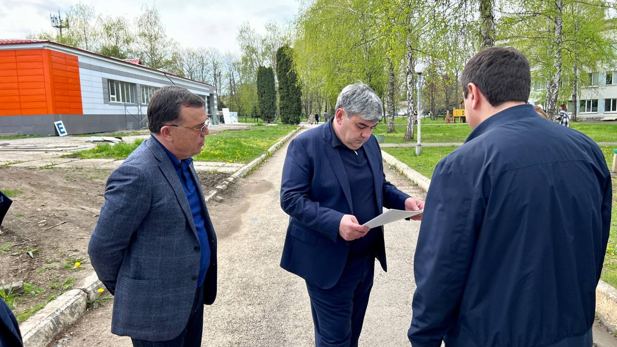 Казбек Коков осмотрел здания и территорию Республиканского детского клинического многопрофильного центра