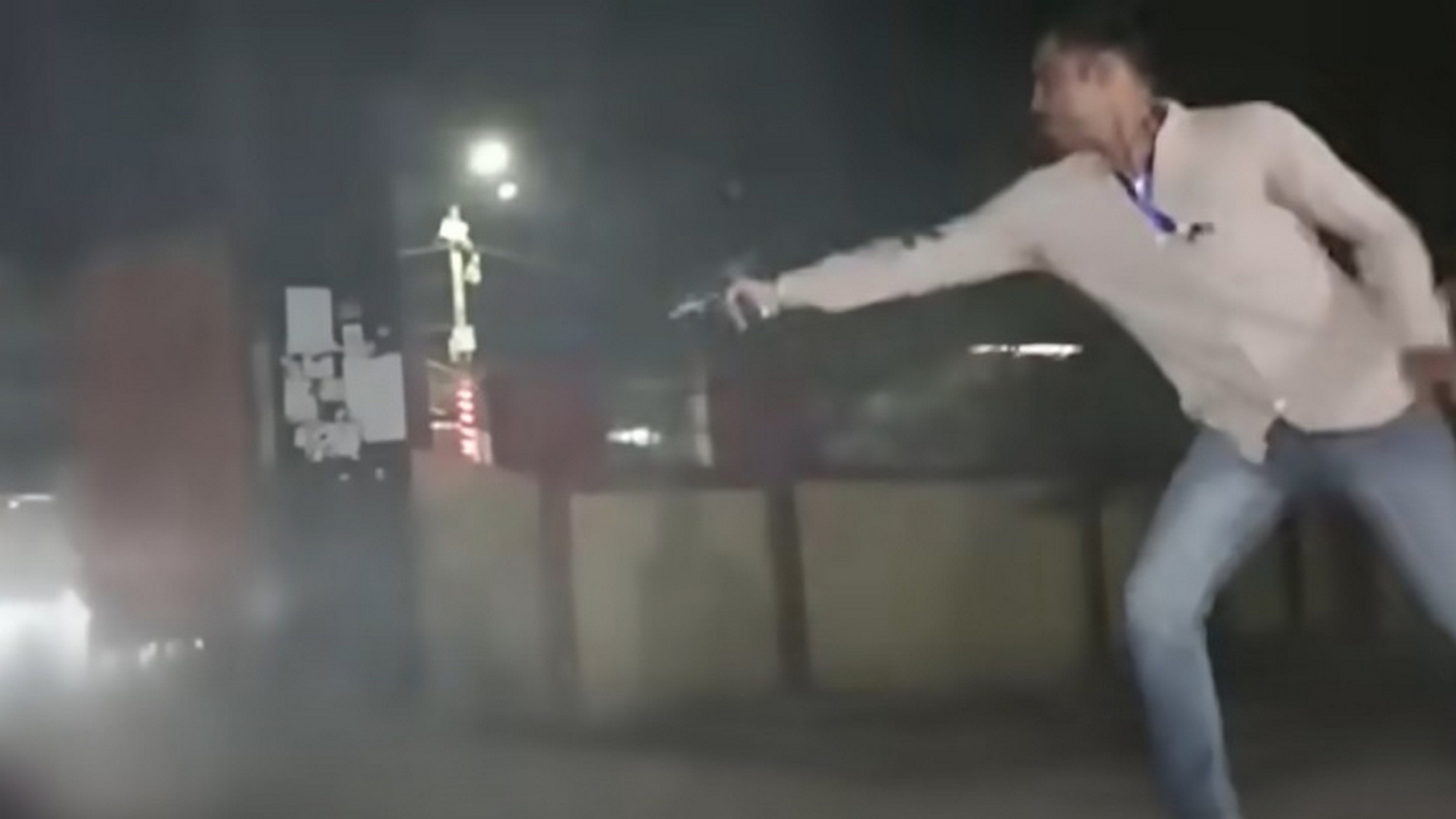Убийство "авторитетного политика" в Индии попало на видео