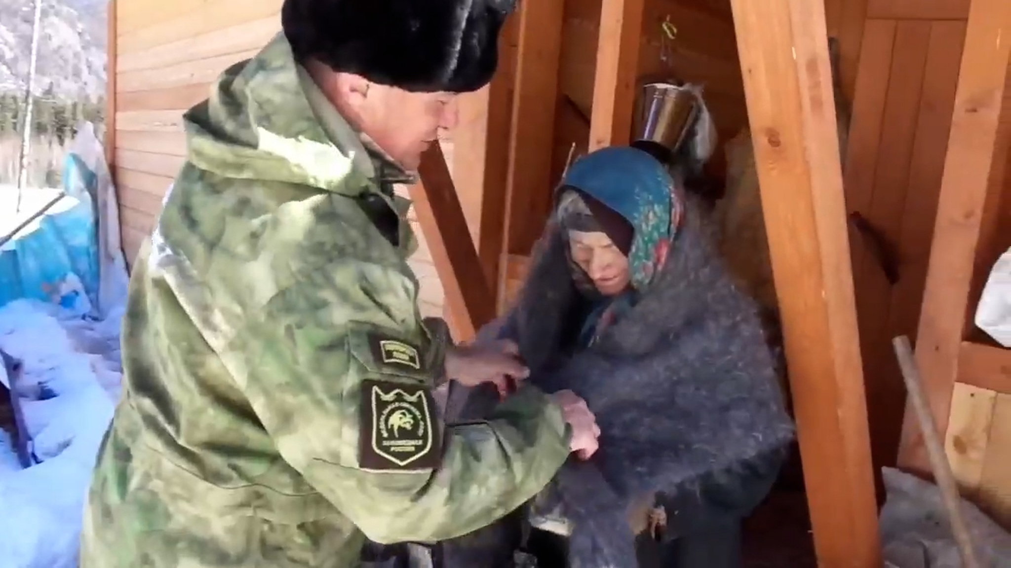 Отшельнице Агафье Лыковой привезли подарки на день рождения