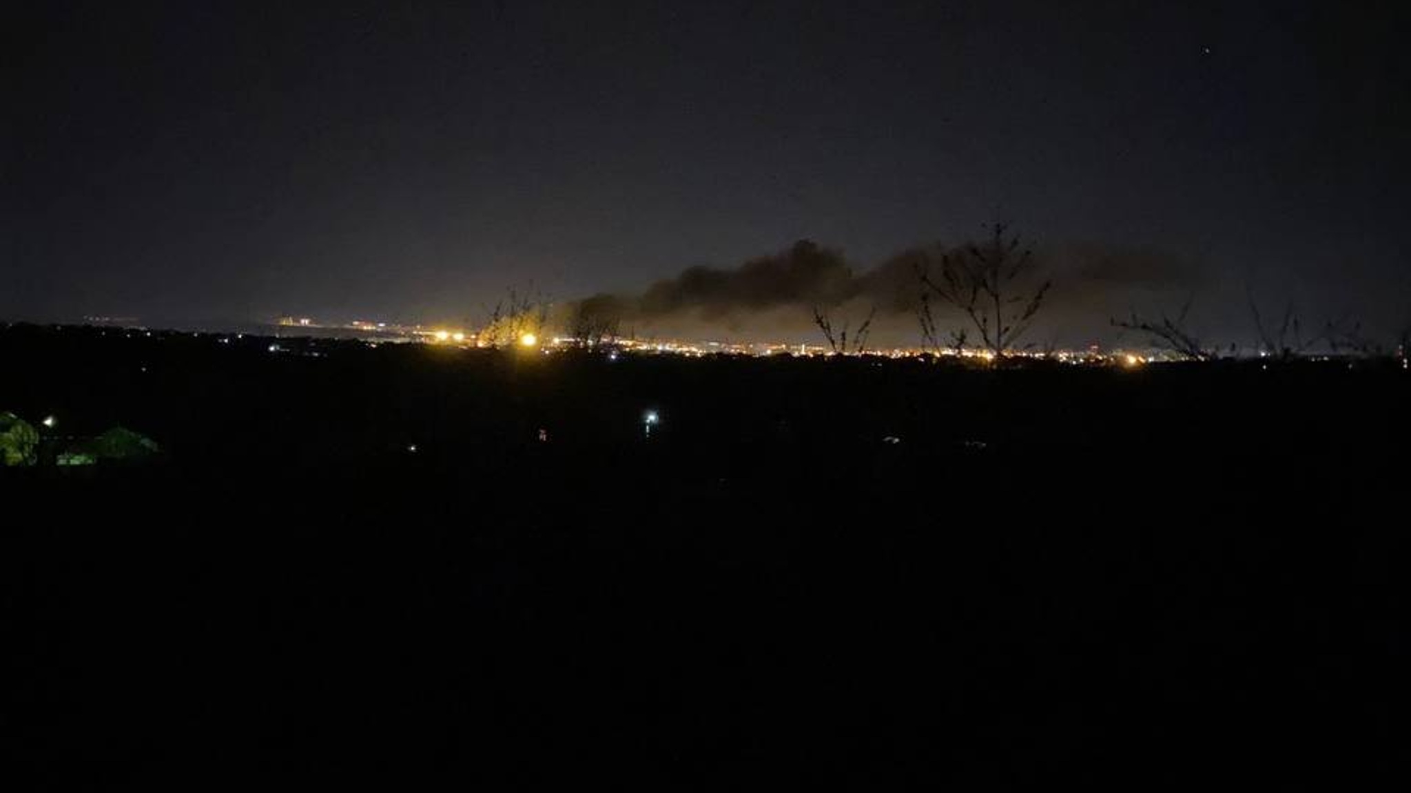 Очевидцы выложили видео с горящими подстанциями в Белгороде