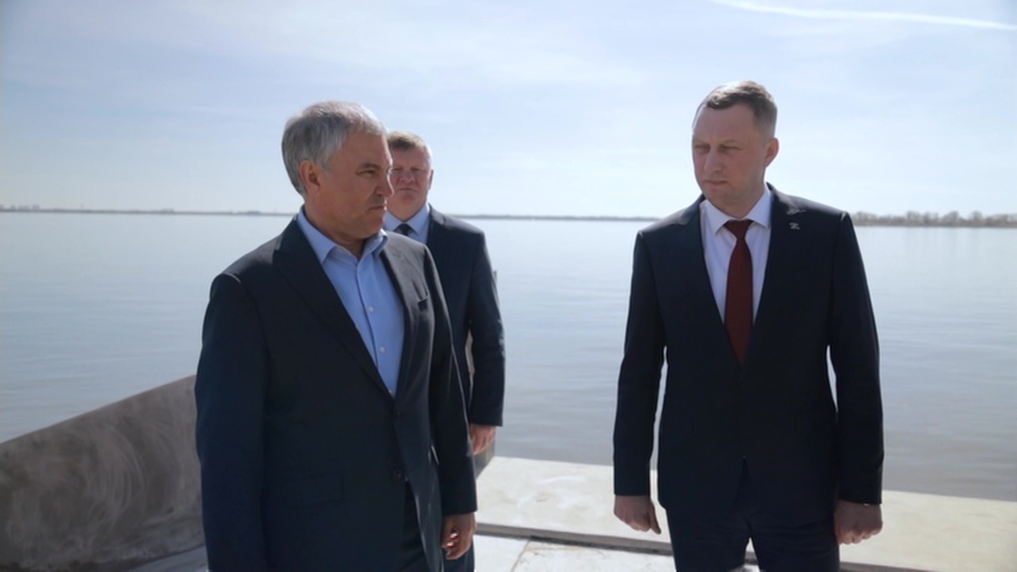 Володин проконтролировал ход реконструкции набережной в Саратове