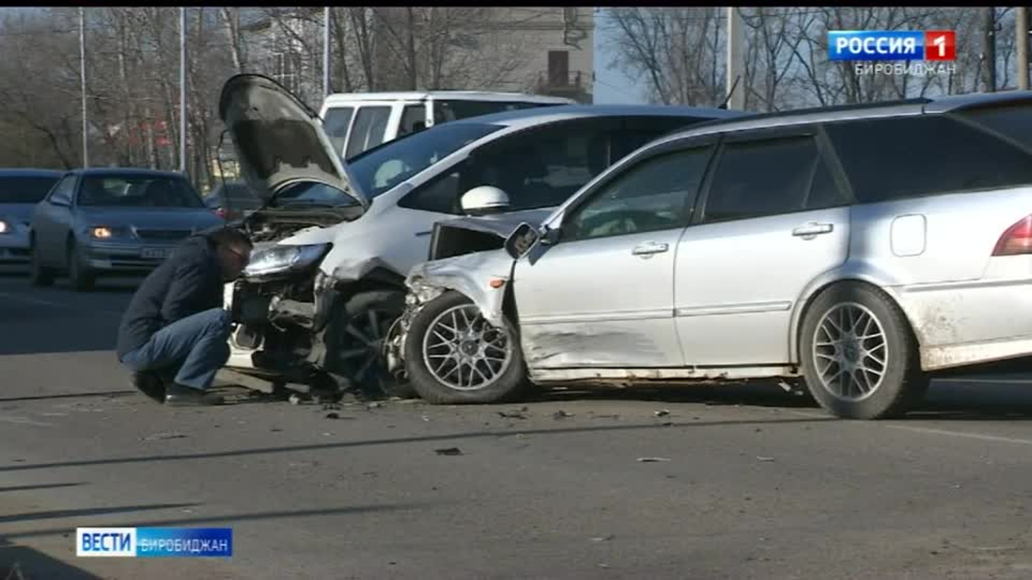 Сразу три легковых автомобиля столкнулись сегодня в Биробиджане
