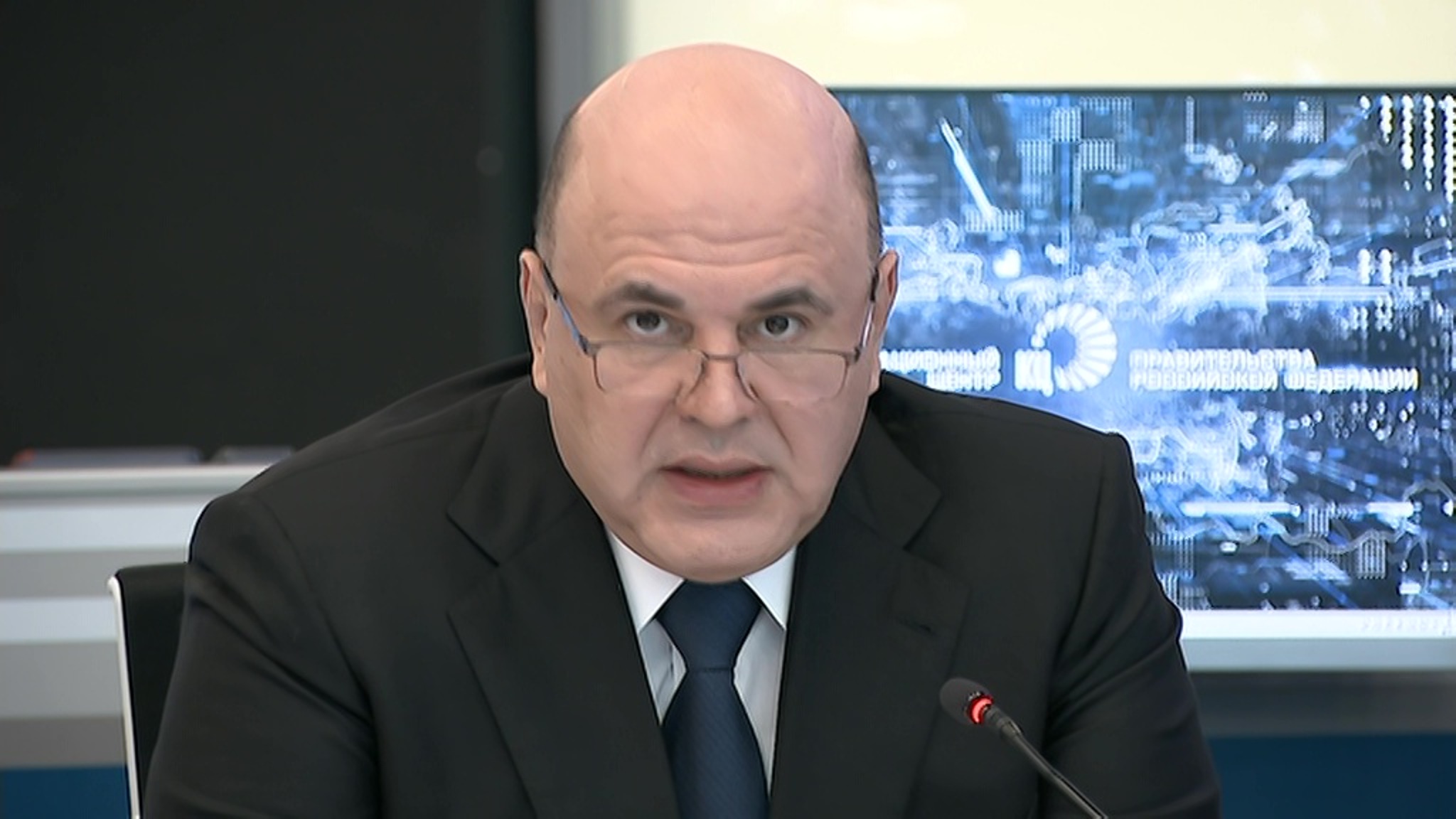 Мишустин провел стратегическую сессию в Координационном центре правительства