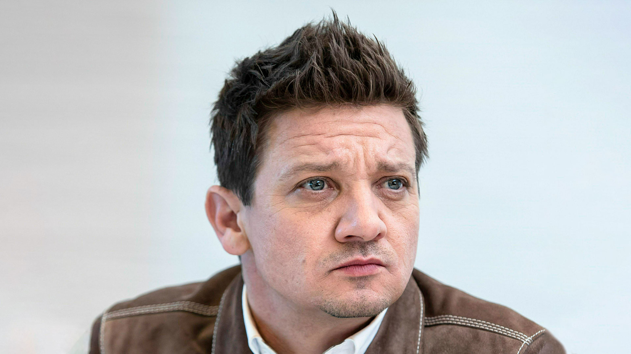 Джереми Реннер вернулся в больницу, чтобы поблагодарить спасших его врачей