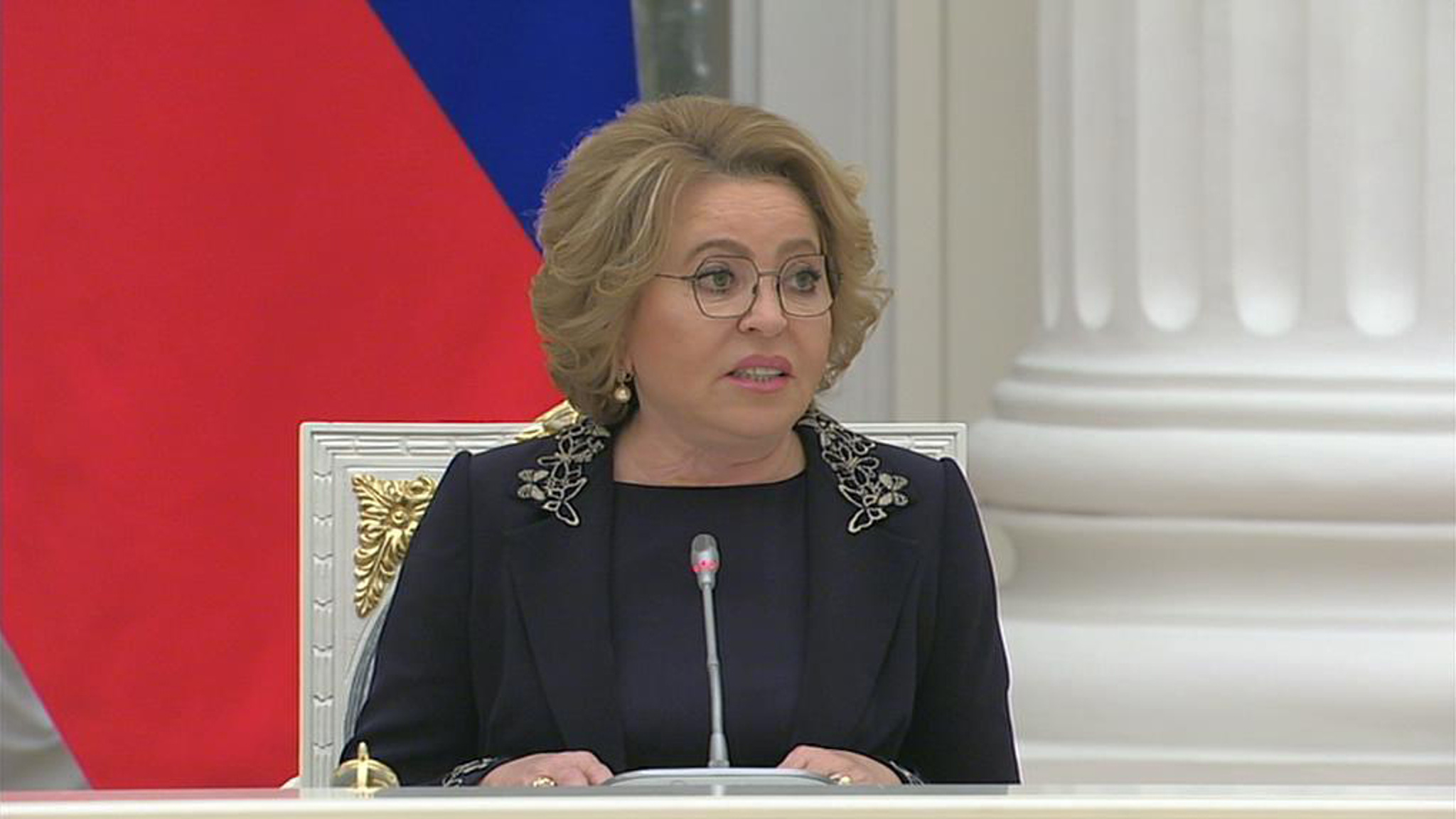 Спикер Совфеда предложила внедрить новую систему оплаты труда учителей