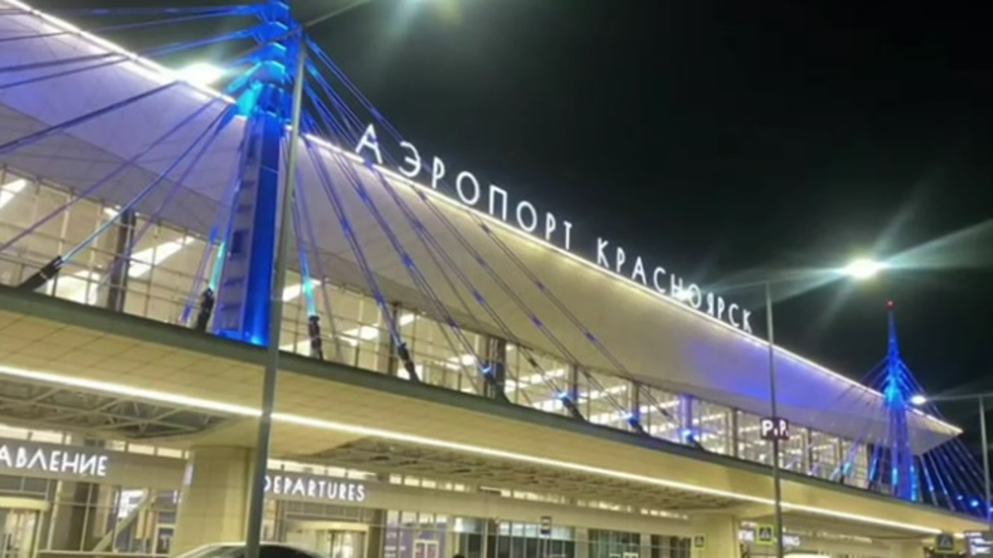 Летевший с Пхукета петербуржец устроил стриптиз на борту самолета