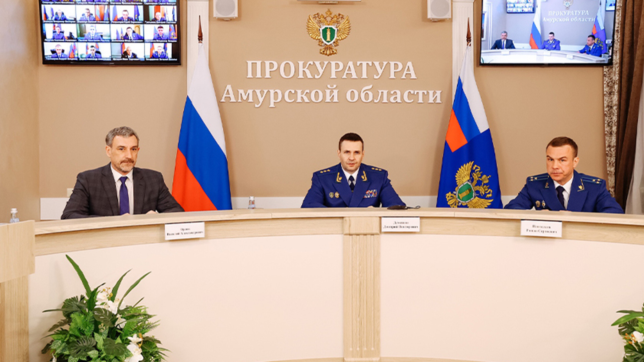 Василий Орлов поздравил Романа Пантелеева со вступлением в должность прокурора Приамурья